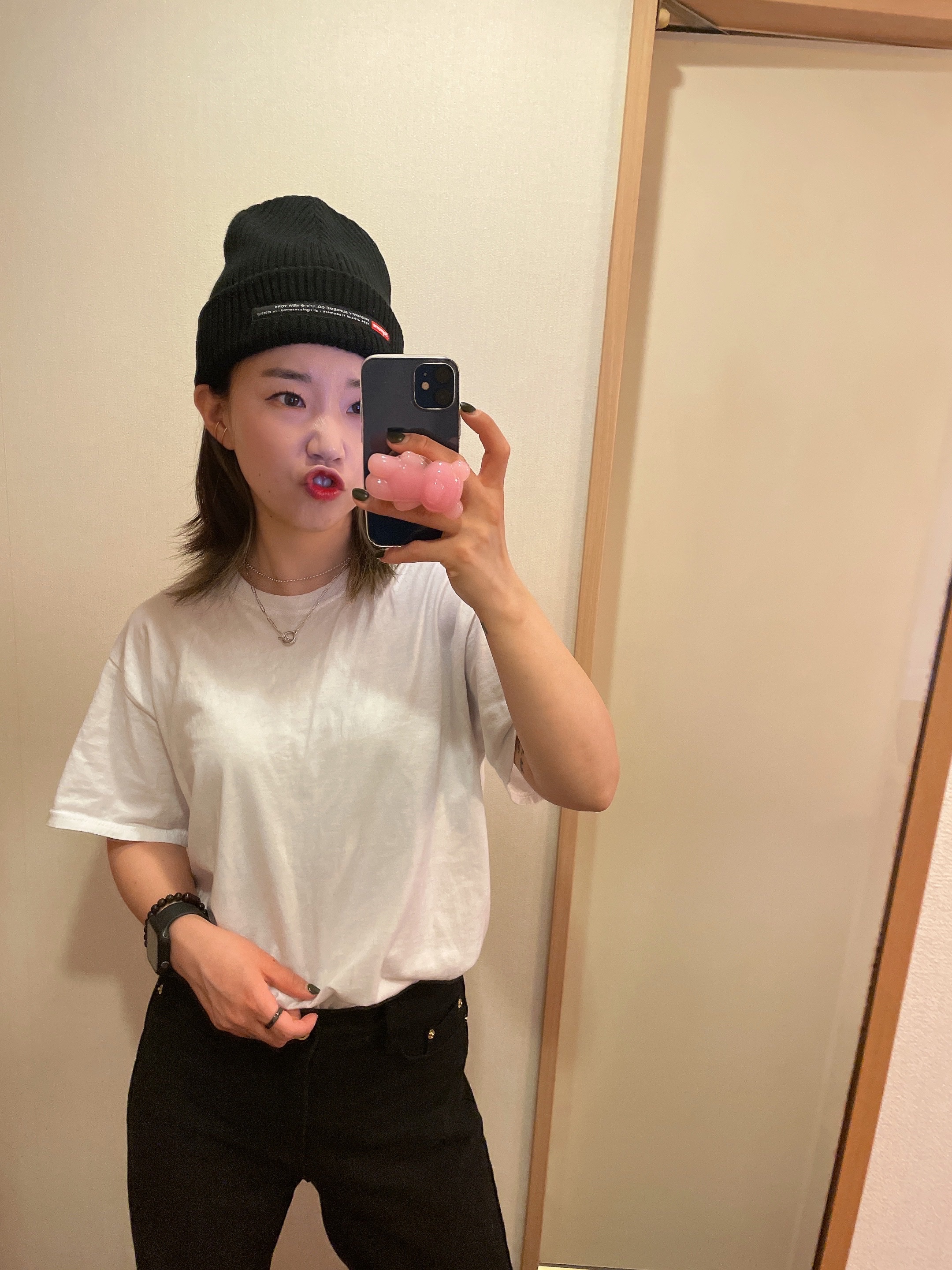 Supreme Property Label Beanie Black - 22FW 착용 스타일