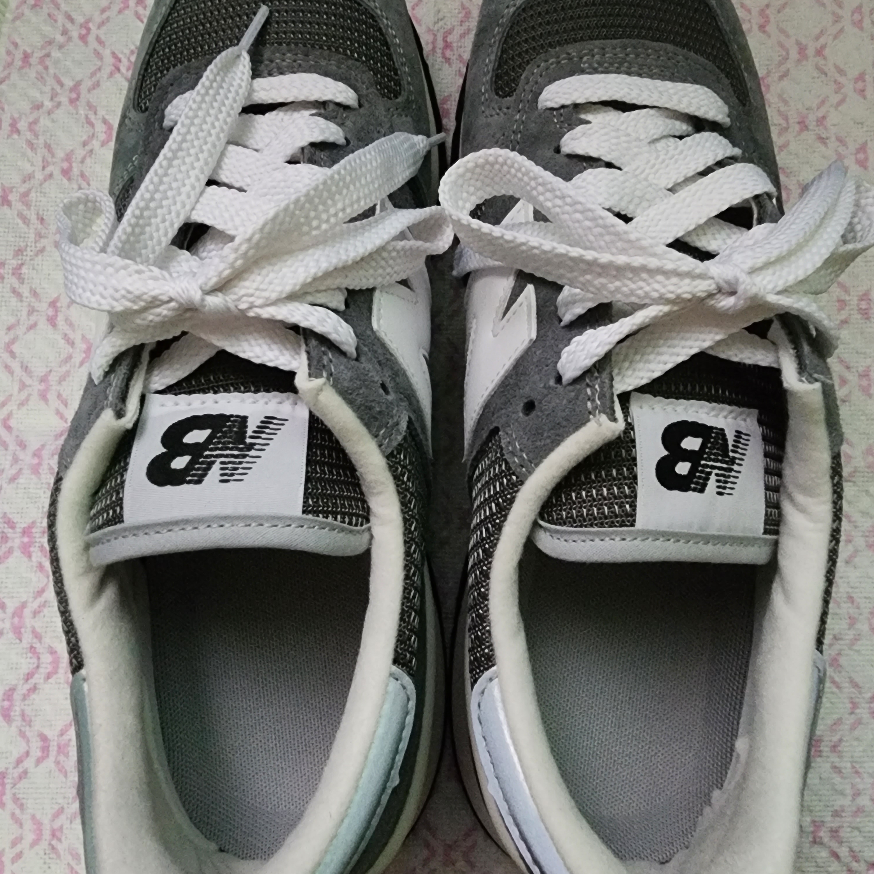 New Balance 990v1 Made in USA Grey White 착용 스타일 - 4
