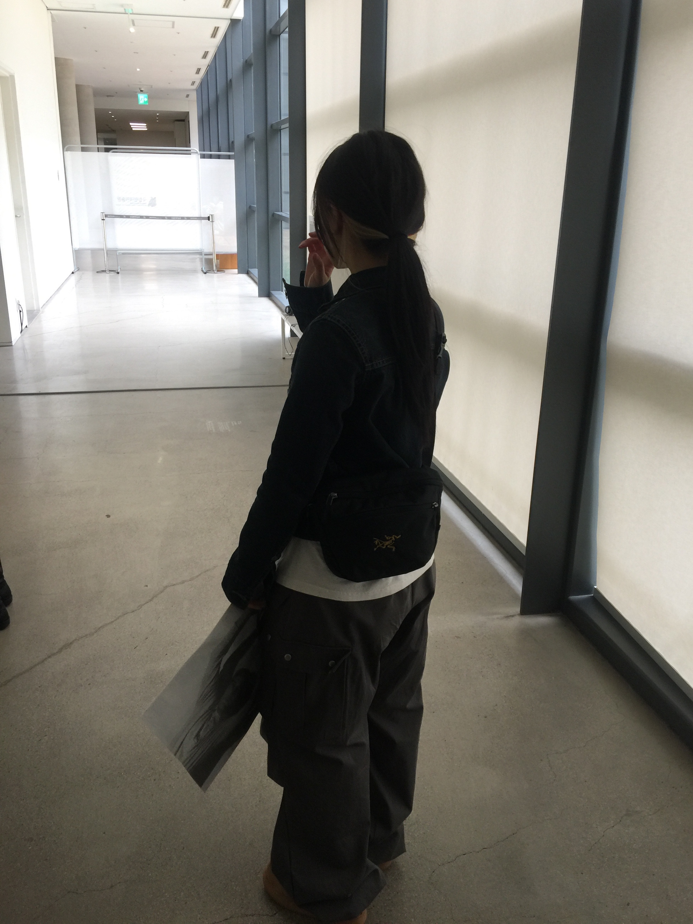 Arc'teryx Mantis 2 Waistpack 24K Black, Nike Air Force 1 '07 WB Flax 착용 스타일 - 2