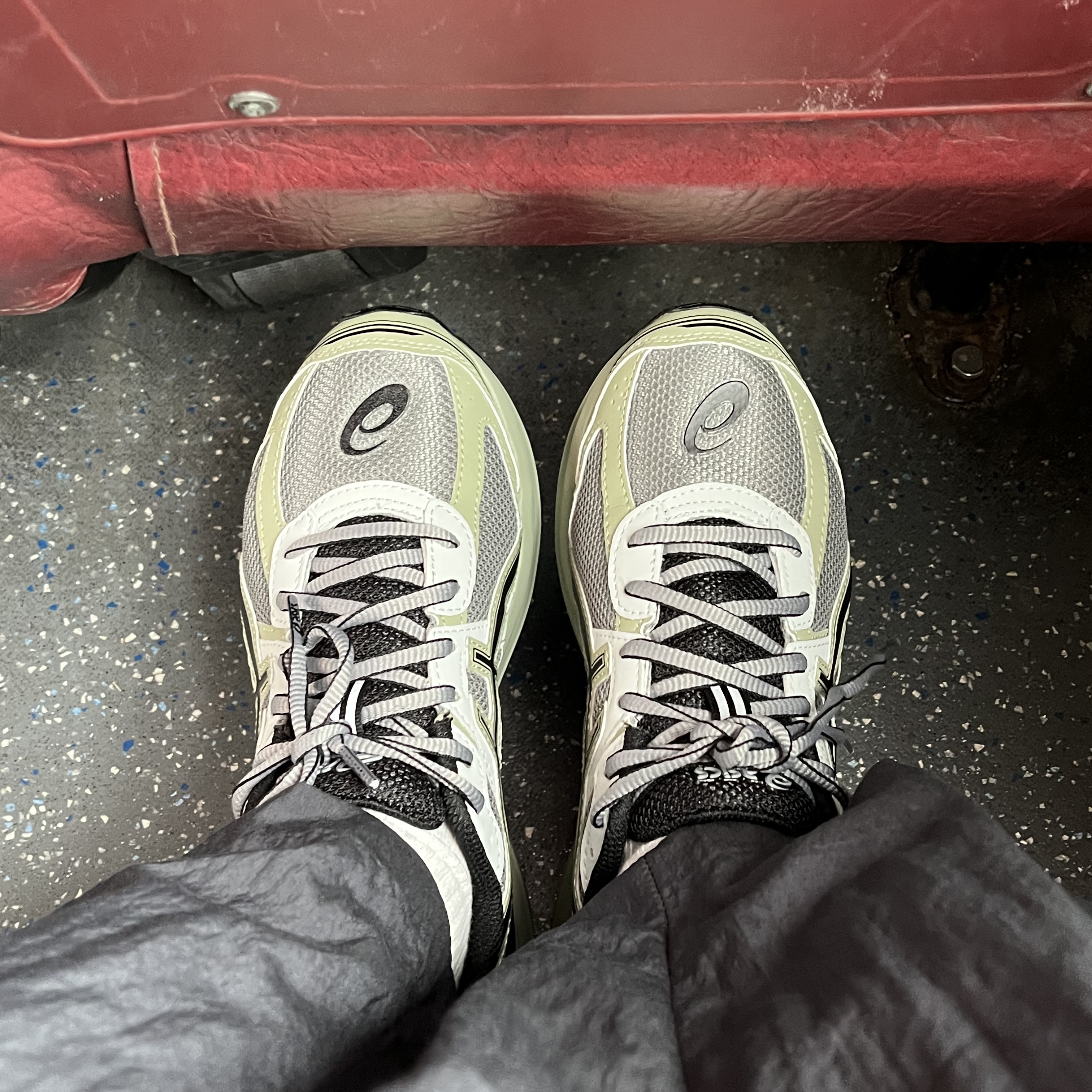 Asics Jog 100 S Sheet Rock - 2E Wide 착용 스타일