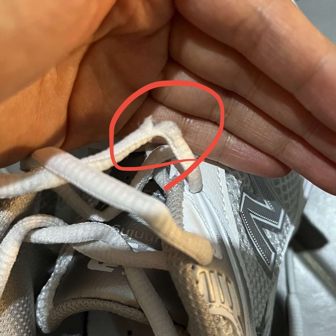 New Balance 530 Munsell White Silver Metallic 착용 스타일 - 1