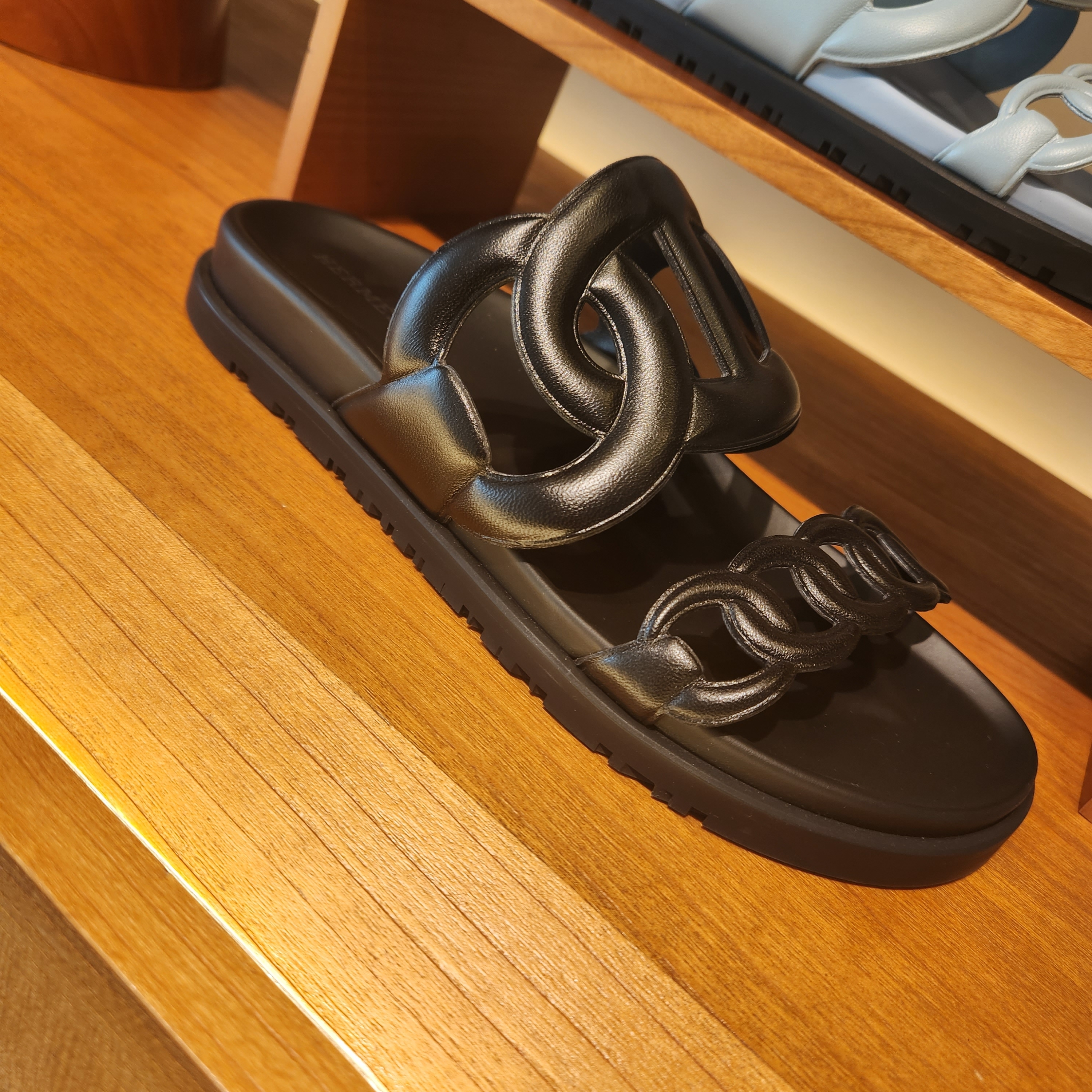 (W) Hermes Extra Sandal Nappa & Noir 착용 스타일 - 2