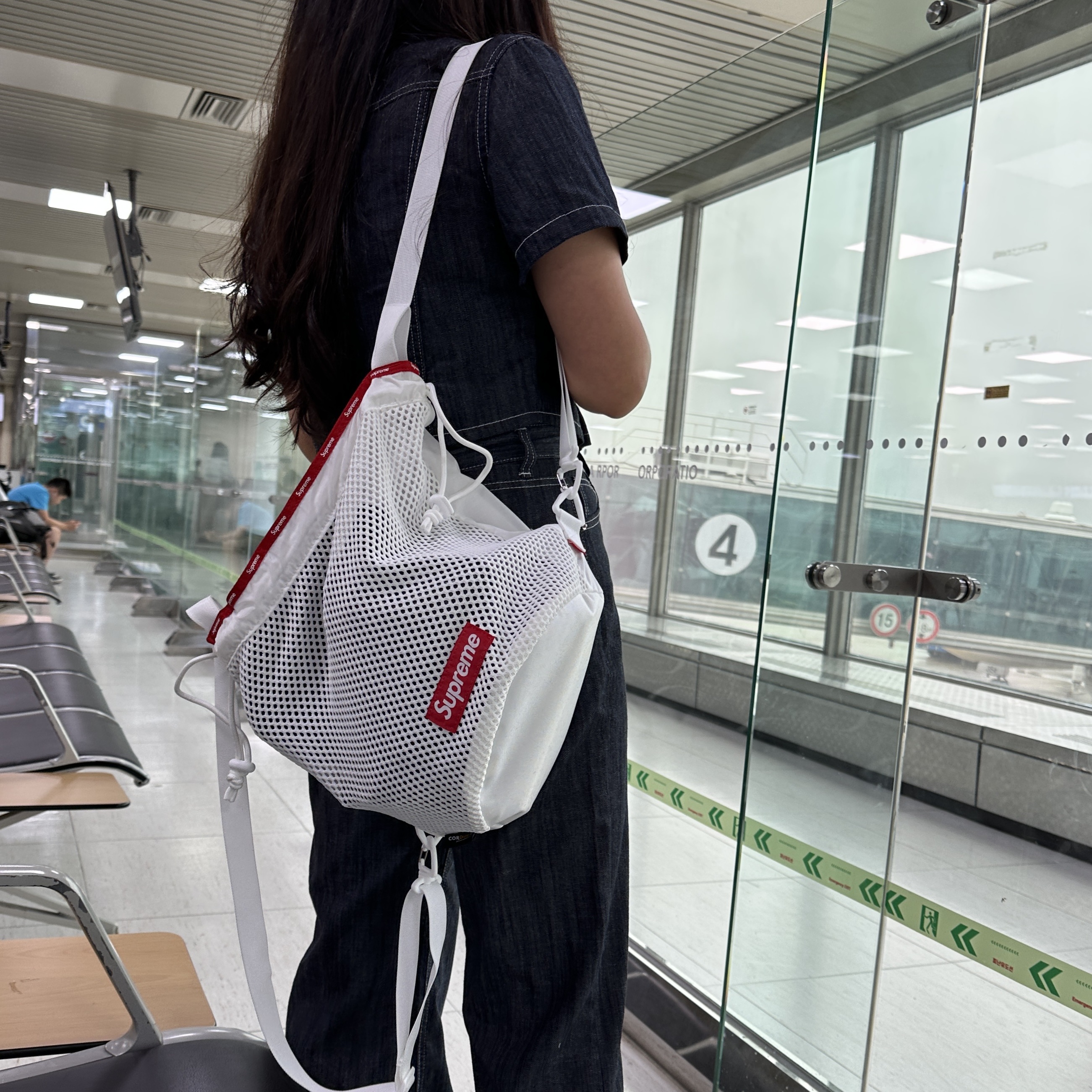 Supreme Mesh Small Backpack White - 23SS 착용 스타일