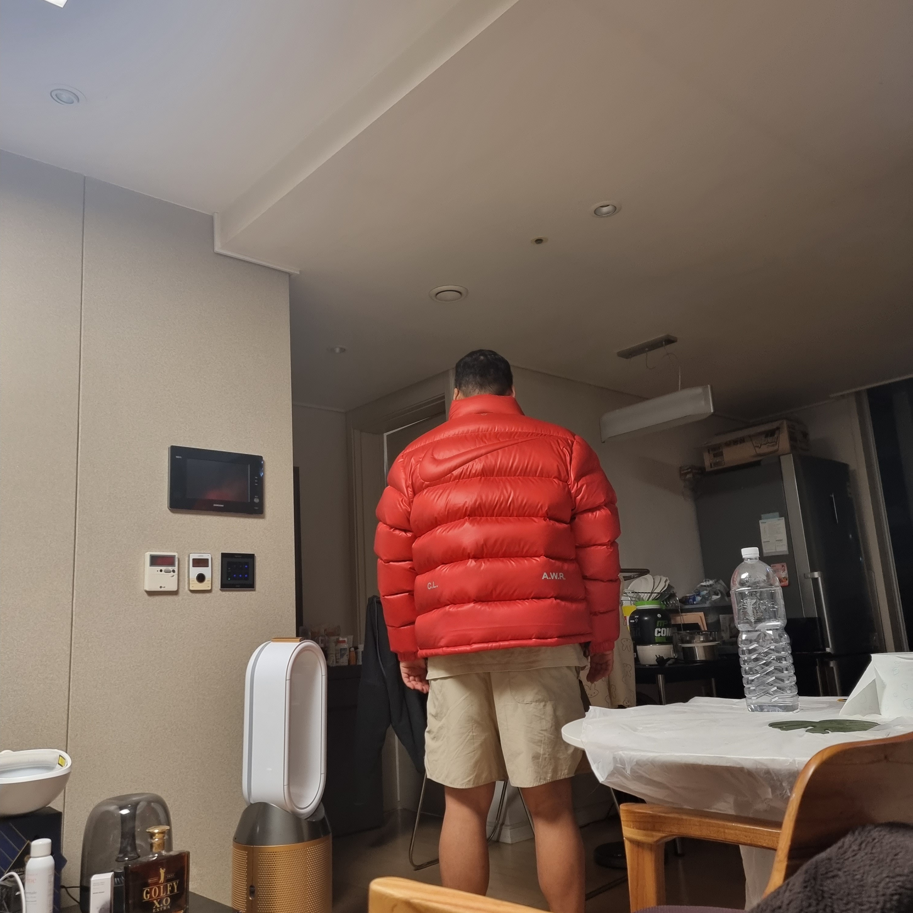Nike x Drake Nocta Sunset Puffer Jacket Red, Essentials Volley Shorts Linen - Ssense Exclusive 착용 스타일 - 1