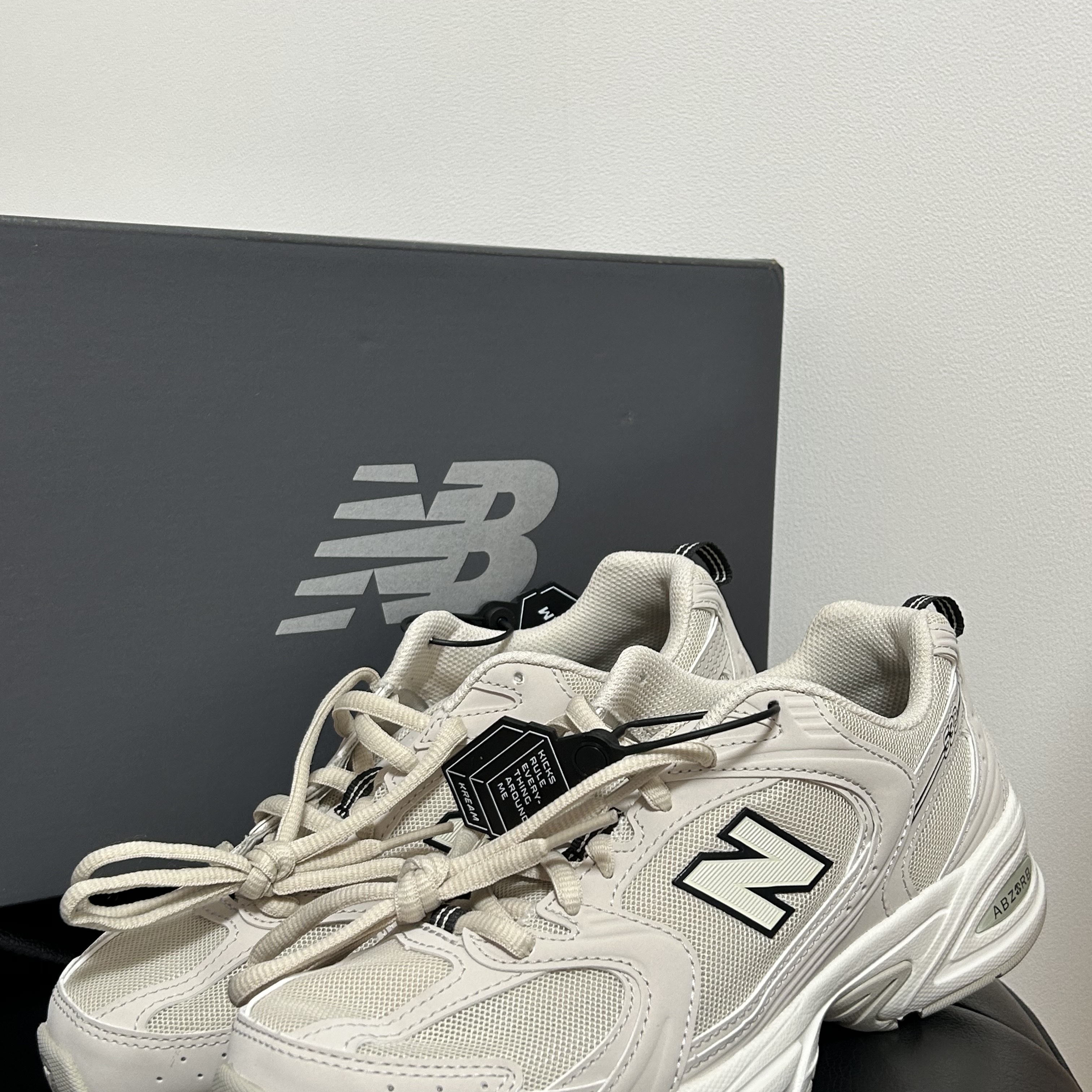 New Balance 530 Ivory 착용 스타일 - 1