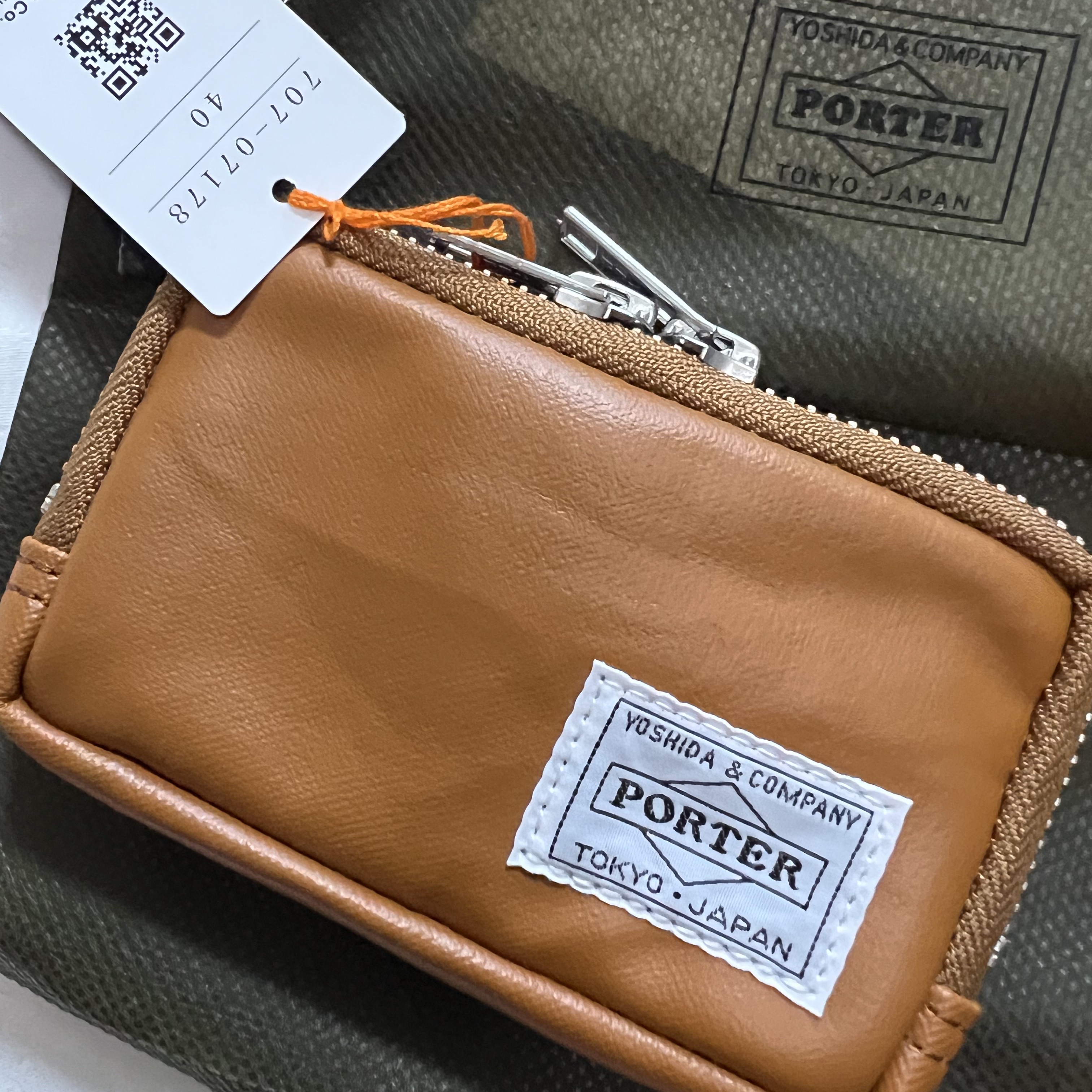 Porter Freestyle Multi Coin Case Camel 착용 스타일 - 2