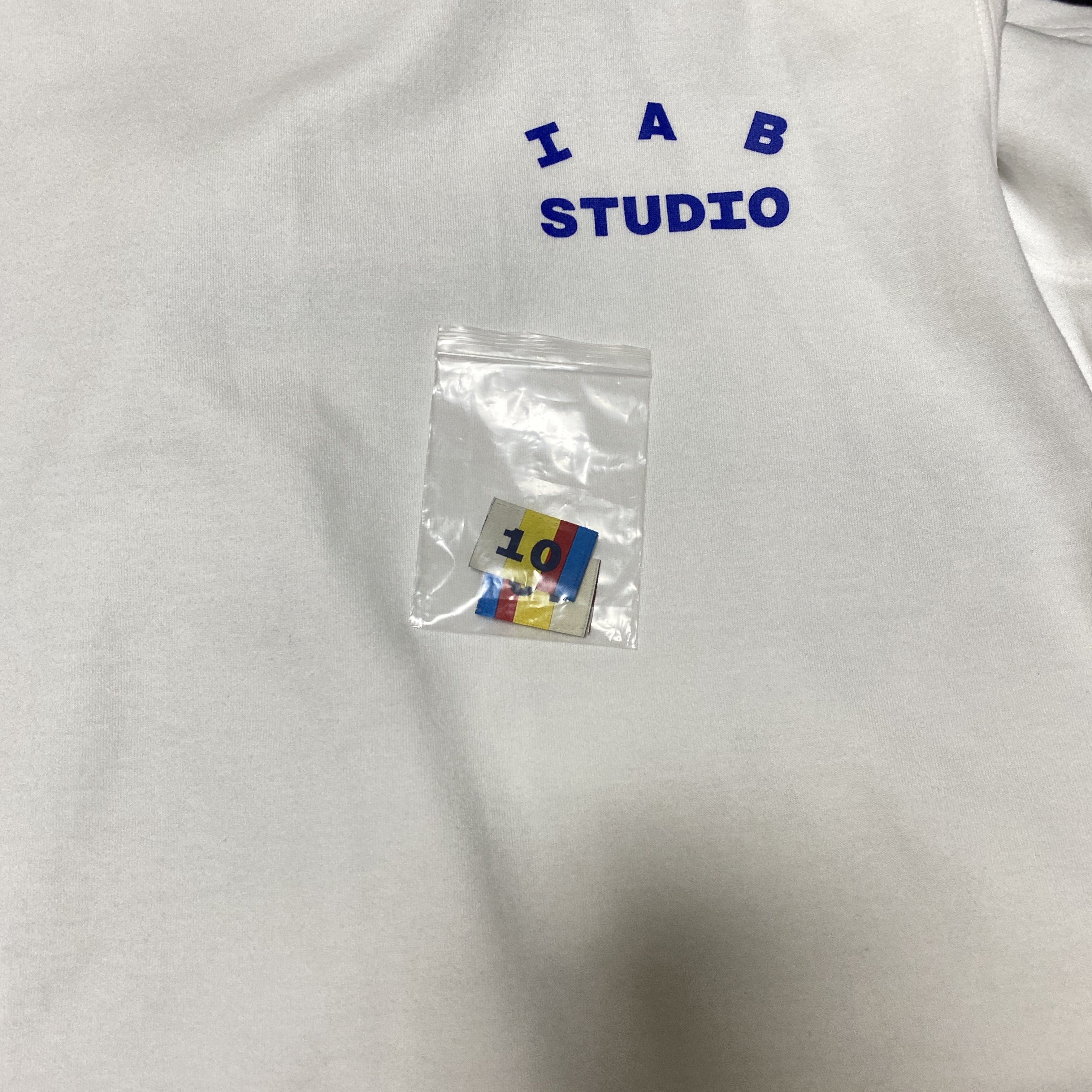 IAB Studio 10th Anniversary T-Shirts Pack White & Black (2 Pack) 착용 스타일 - 3
