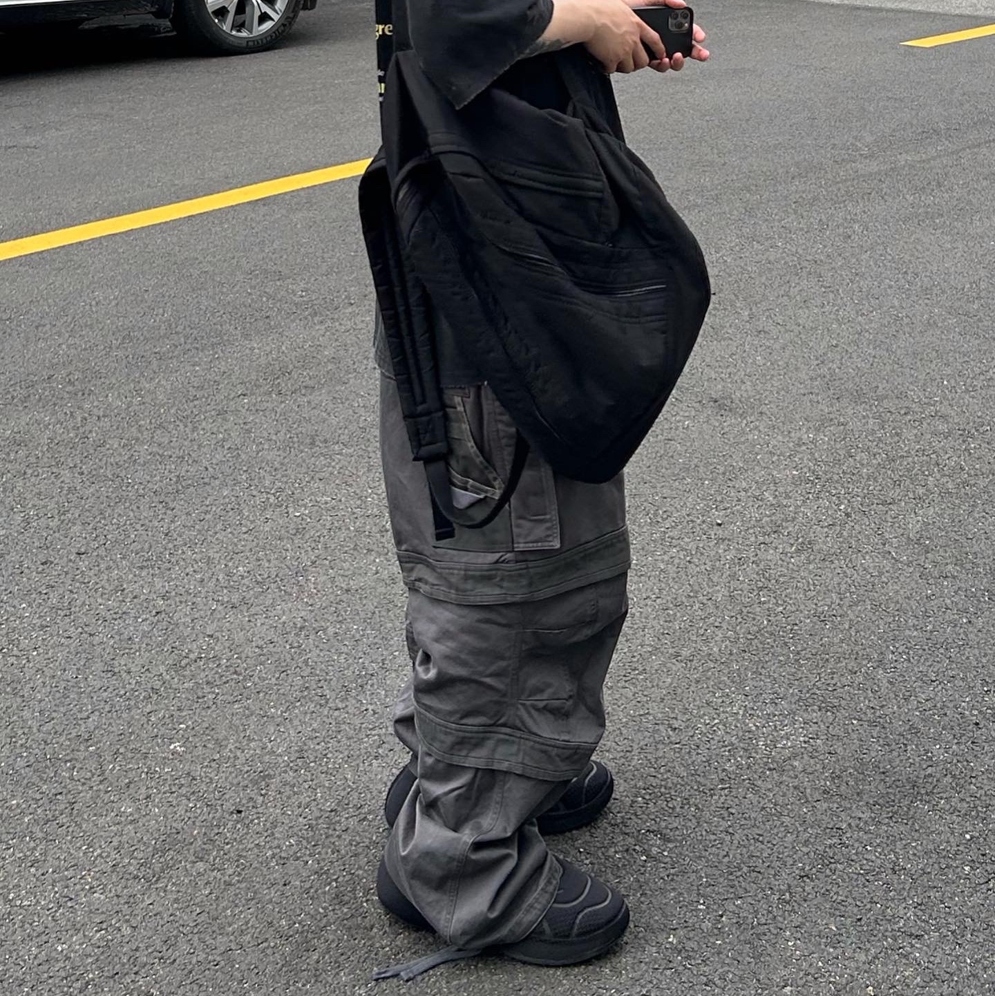 Farfromwhat Far Zipper Ripstop Backpack Black, Farfromwhat Far Layered Work Pants Charcoal 착용 스타일