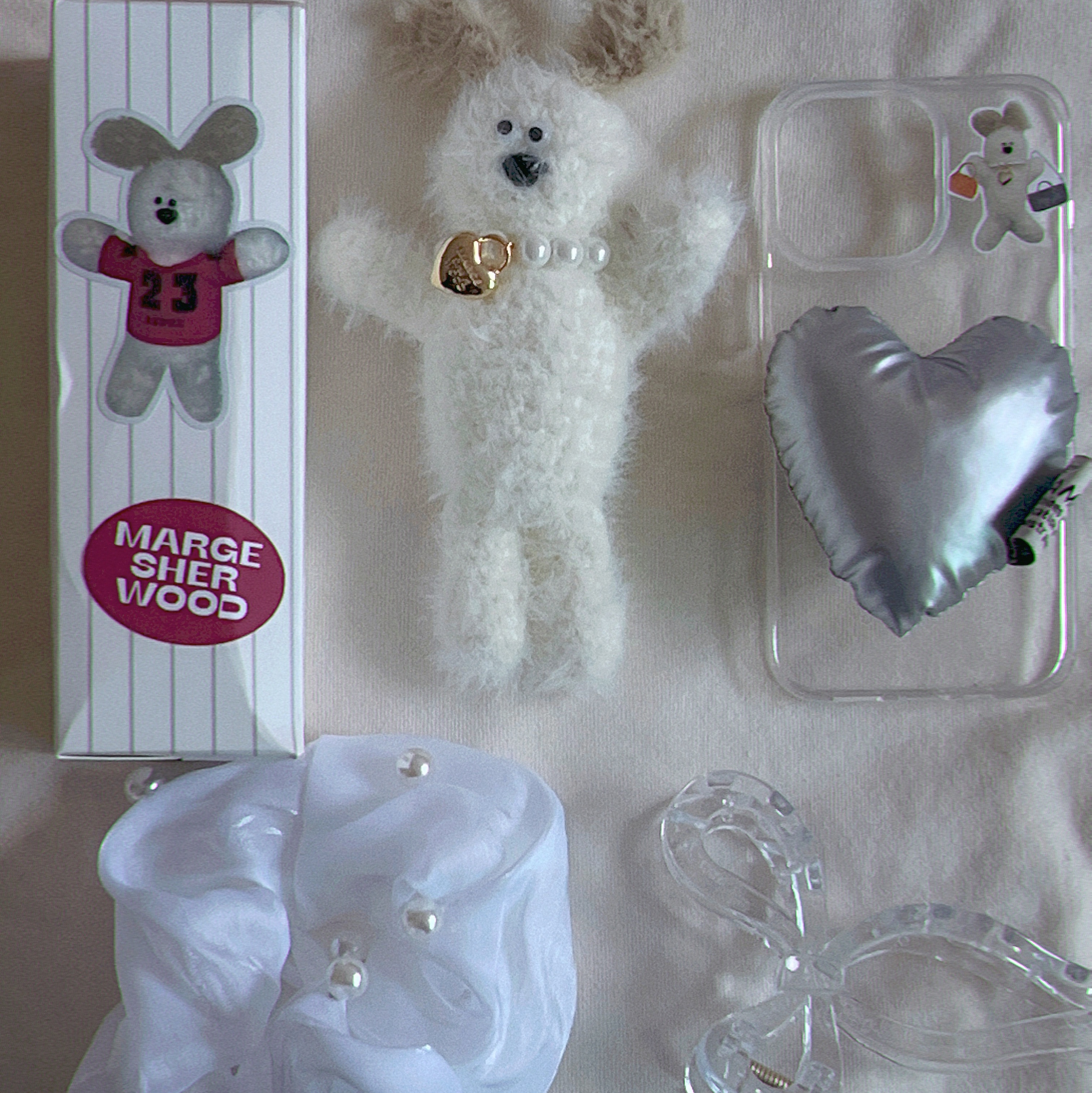 Margesherwood Wood Keyring White 착용 스타일