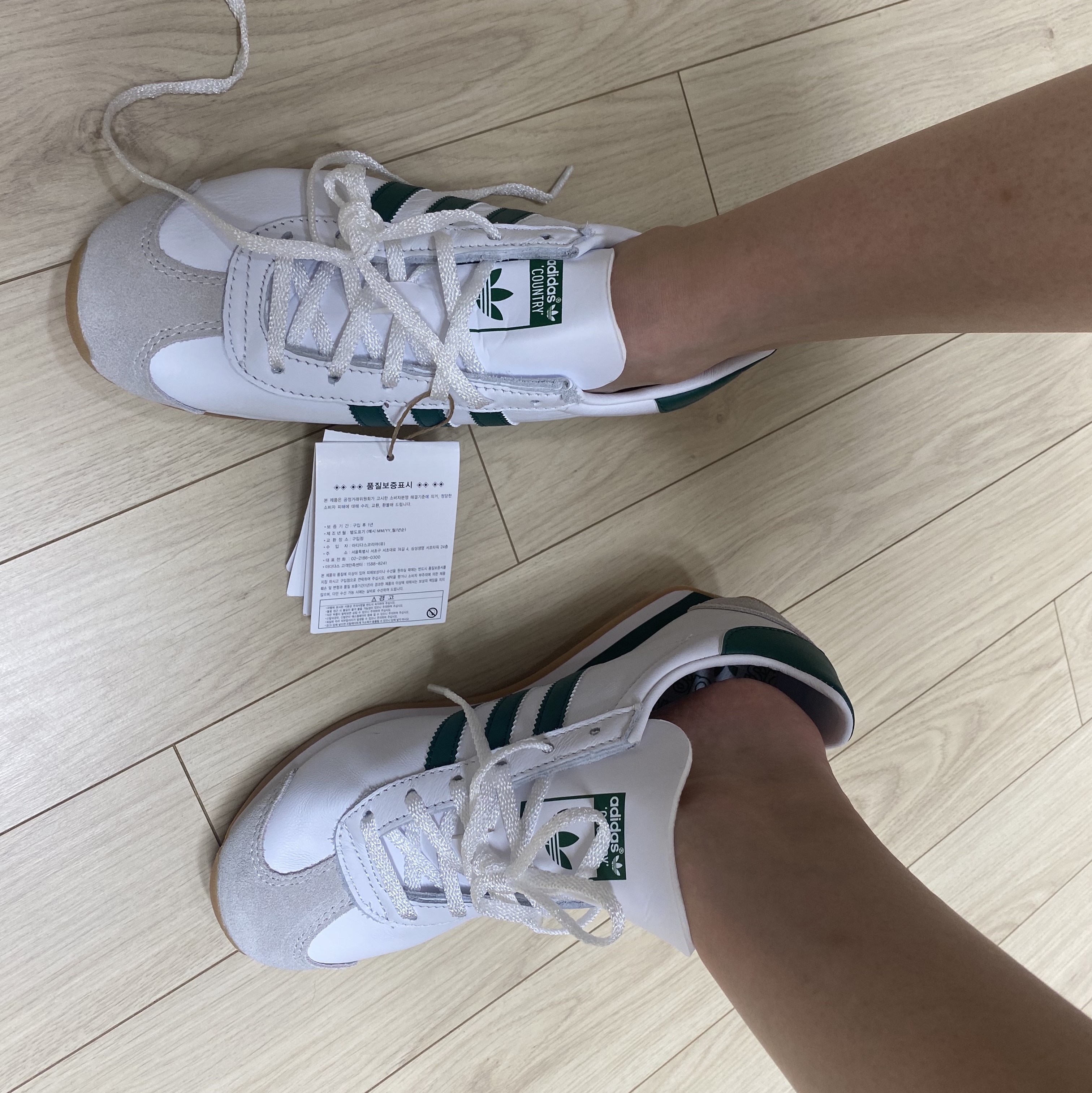 Adidas Country OG Cloud White Collegiate Green 착용 스타일