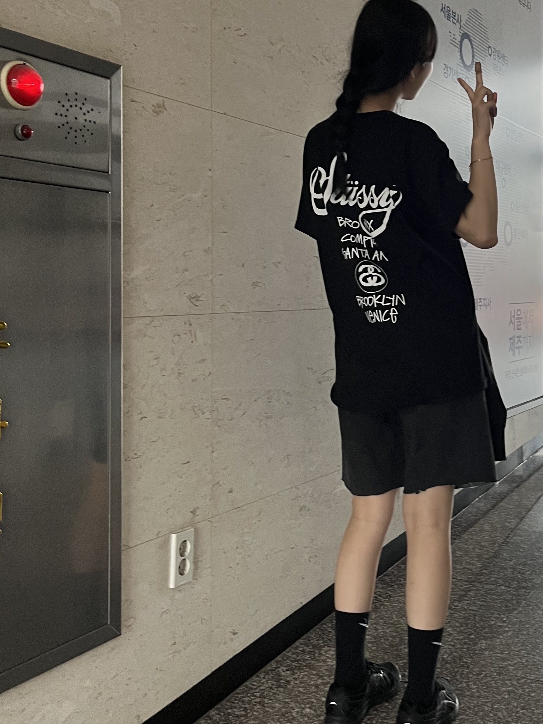 Stussy World Tour T-Shirt Black, Asics Jog 100 S Black - 2E Wide 착용 스타일 - 1