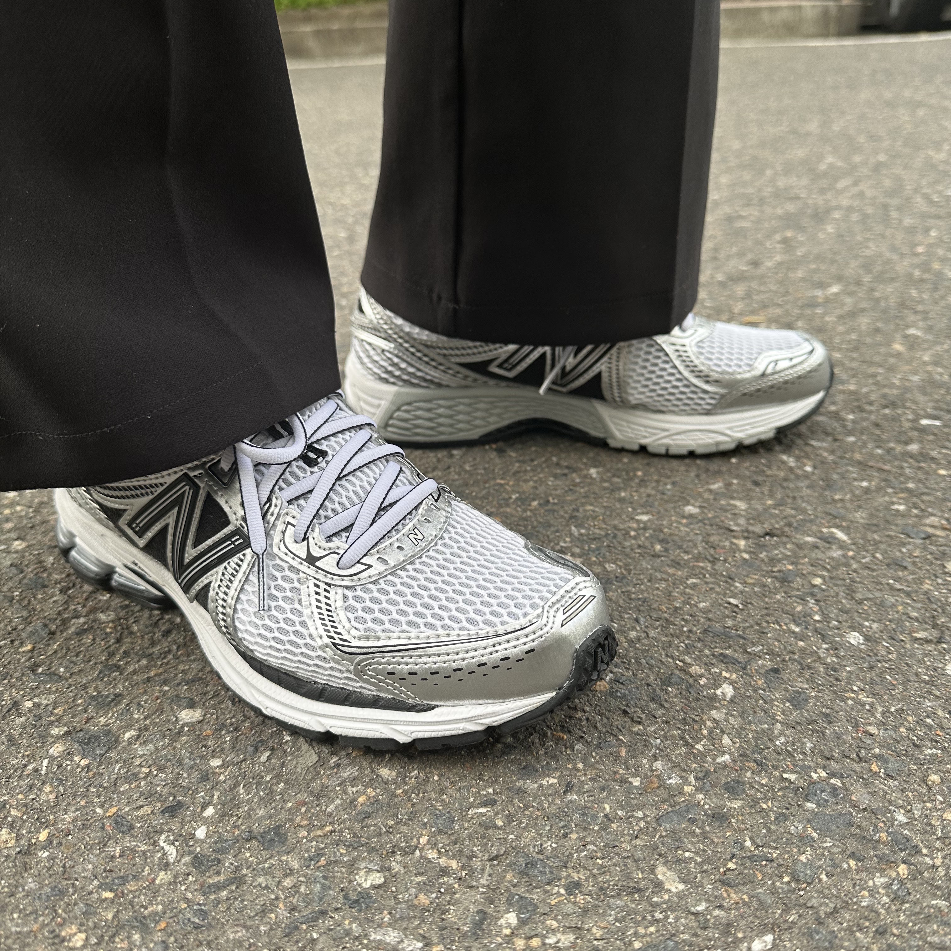 New Balance 860v2 White Black 착용 스타일