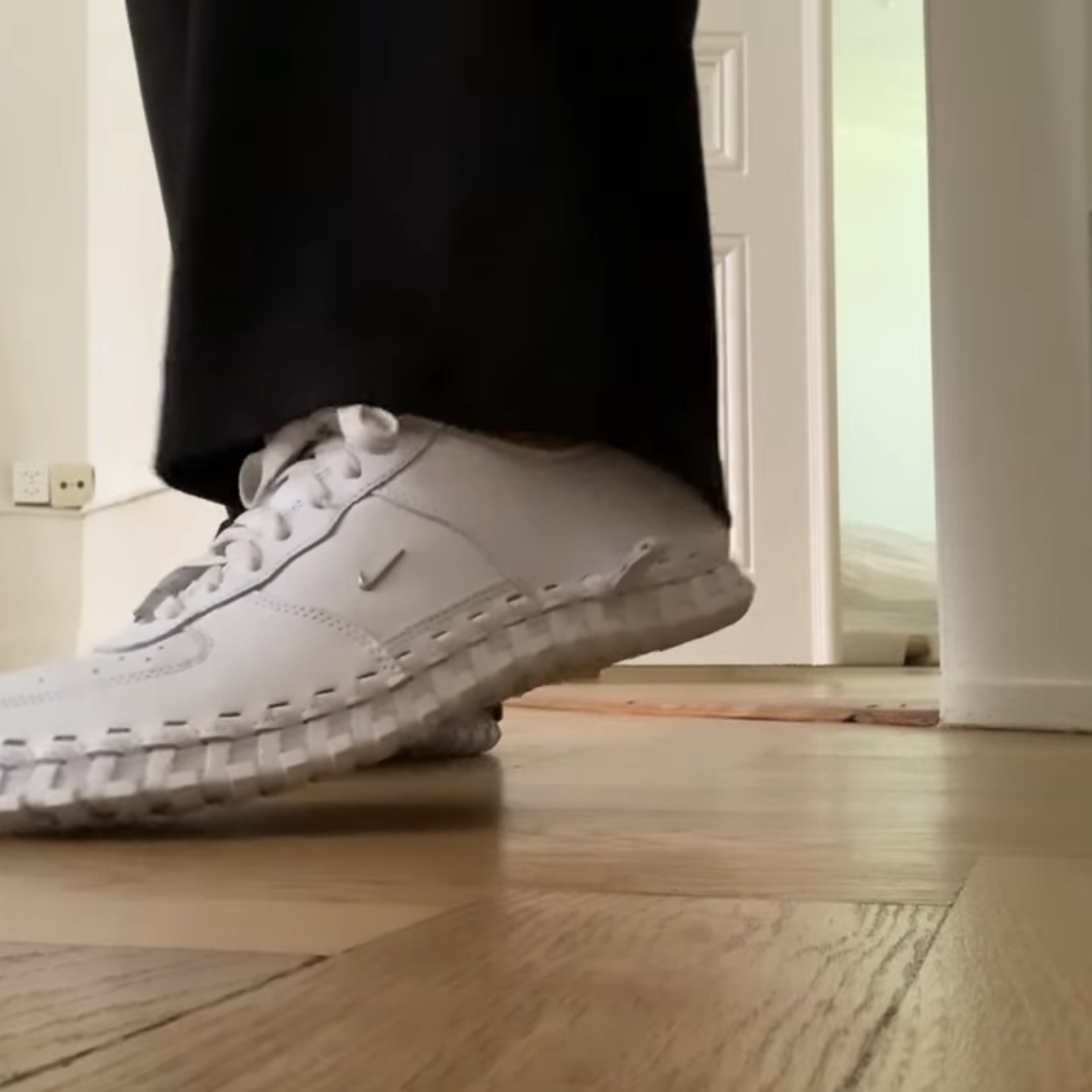Nike x Jacquemus J Force 1 Low LX SP White 착용 스타일 - 1