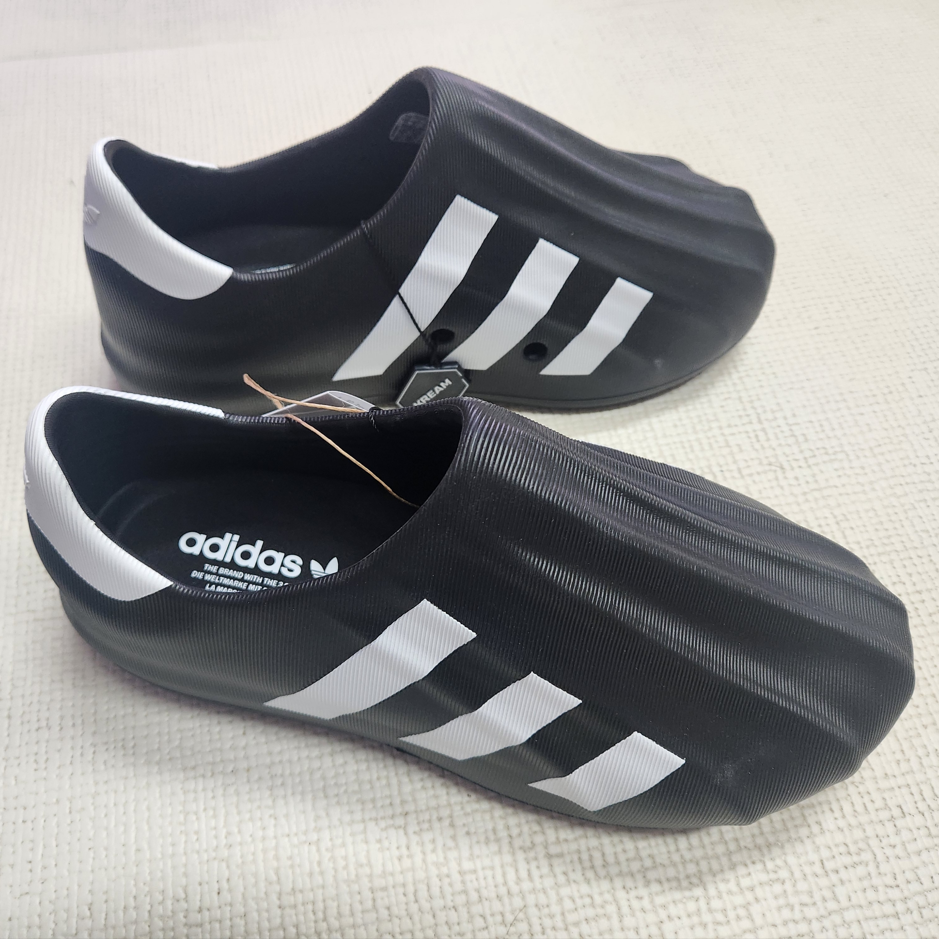Adidas Adifom Superstar Core Black Cloud White 착용 스타일 - 2