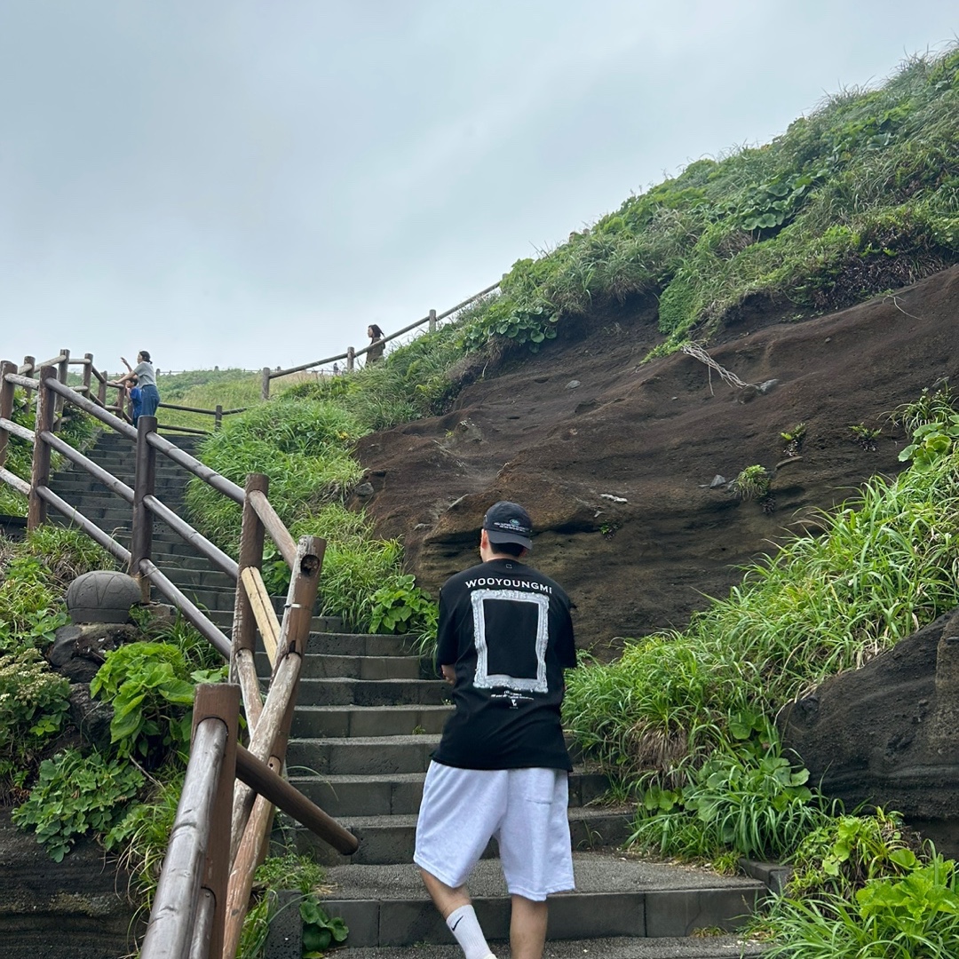 Wooyoungmi Frame Back Logo T-Shirt Black - 23SS 착용 스타일