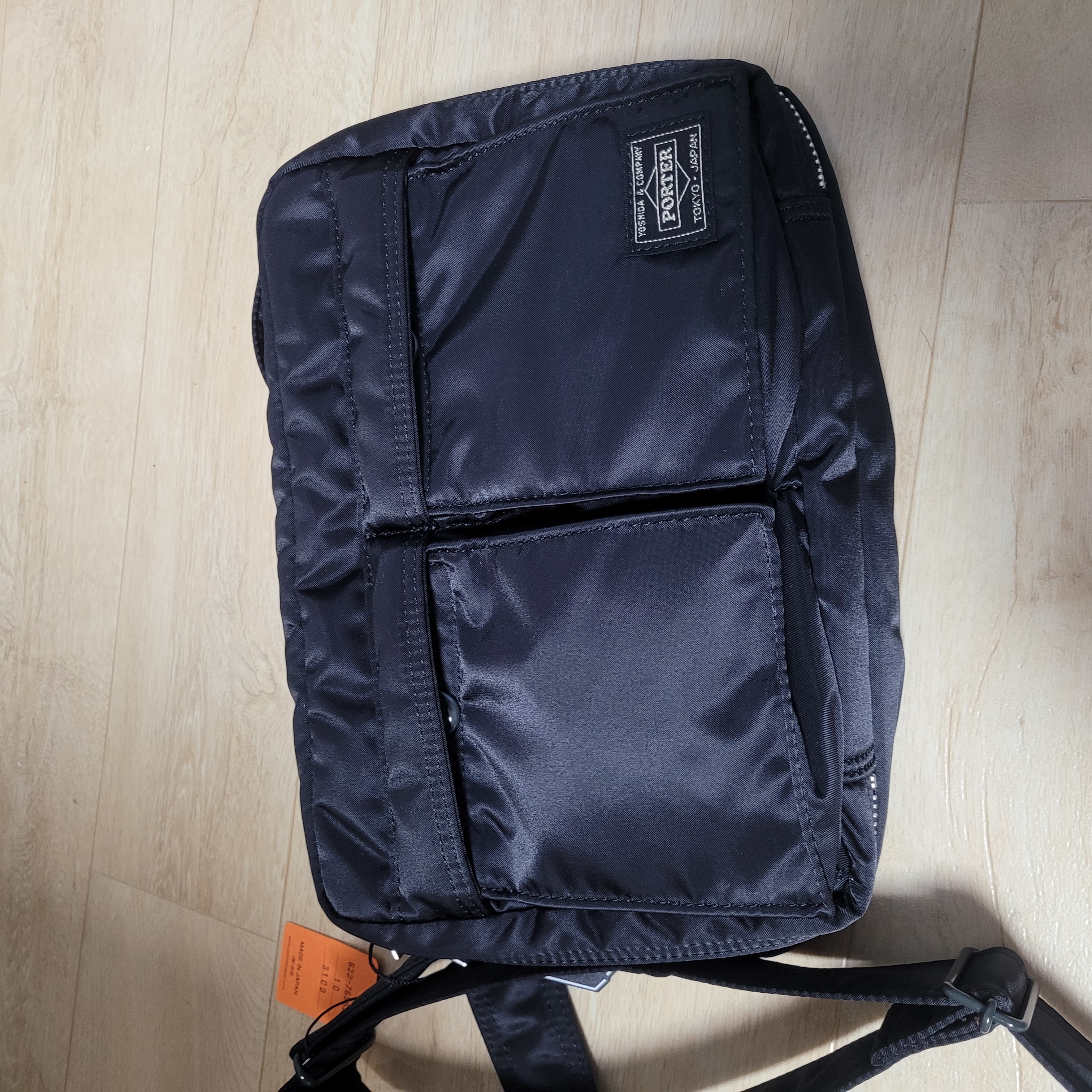Porter Tanker Shoulder Bag S Black 착용 스타일