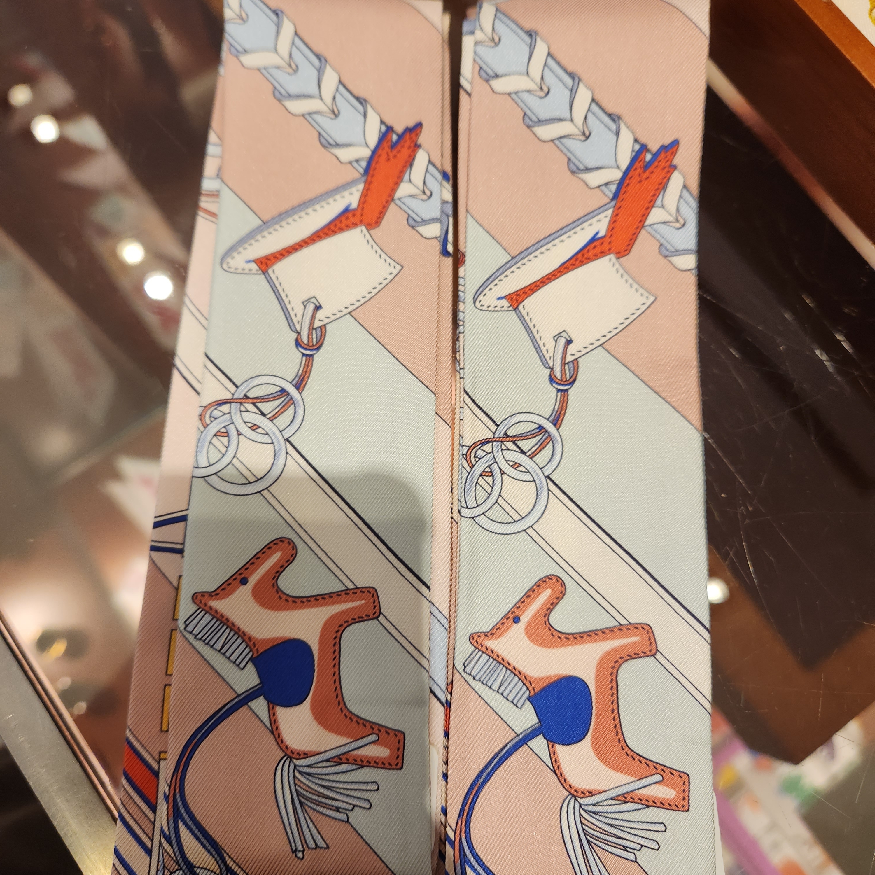 (W) Hermes Brides et Gris-Gris Twilly Rose Poudre Bleu Glacier Rouge 착용 스타일