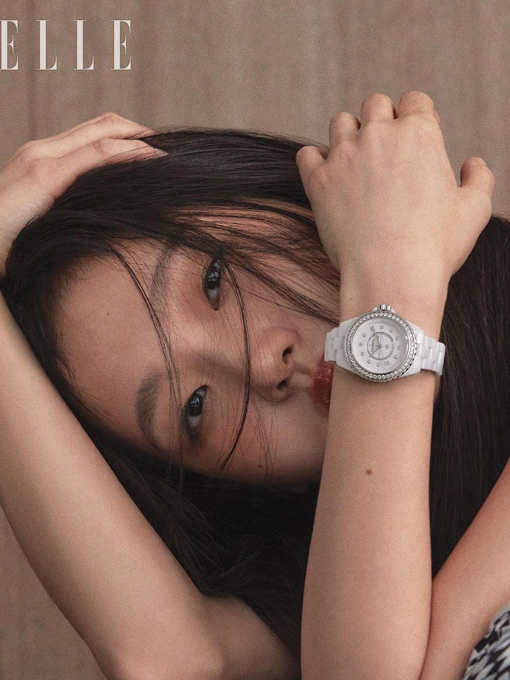 Chanel J12 Watch 33mm Quartz White Diamond Bezel & Indicators 착용 스타일