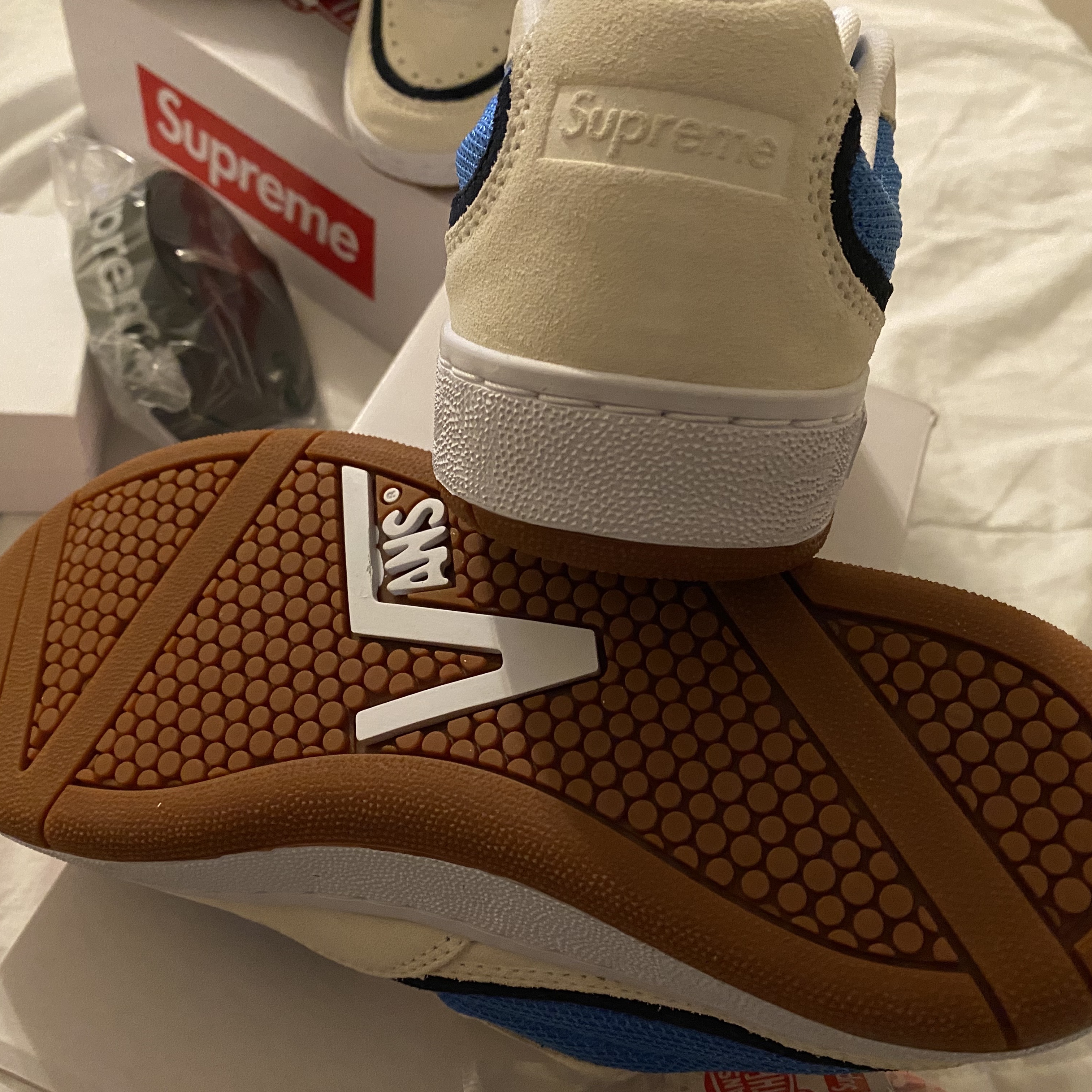 Vans x Supreme Speed Blue 착용 스타일 - 2