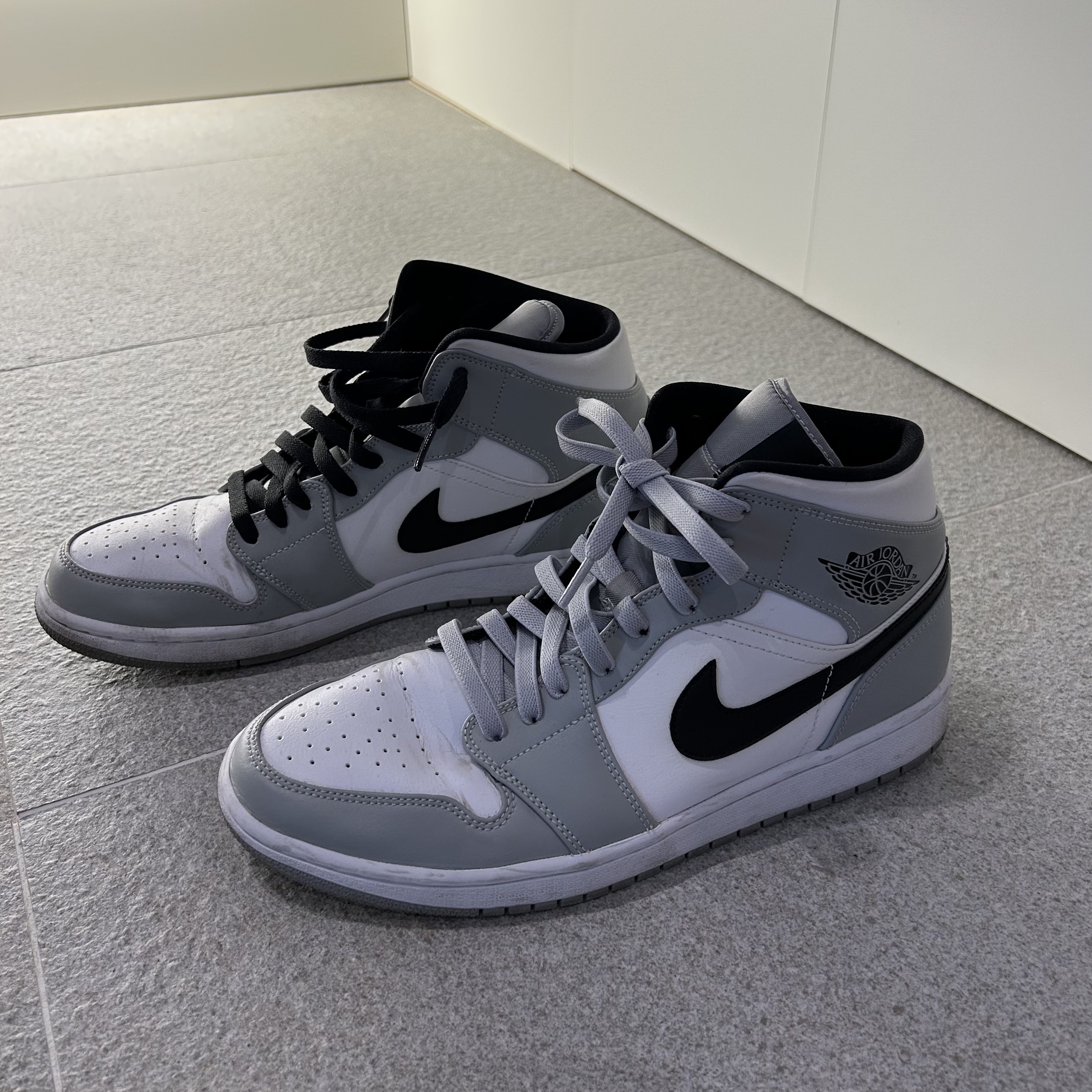 Jordan 1 Mid Light Smoke Grey 착용 스타일