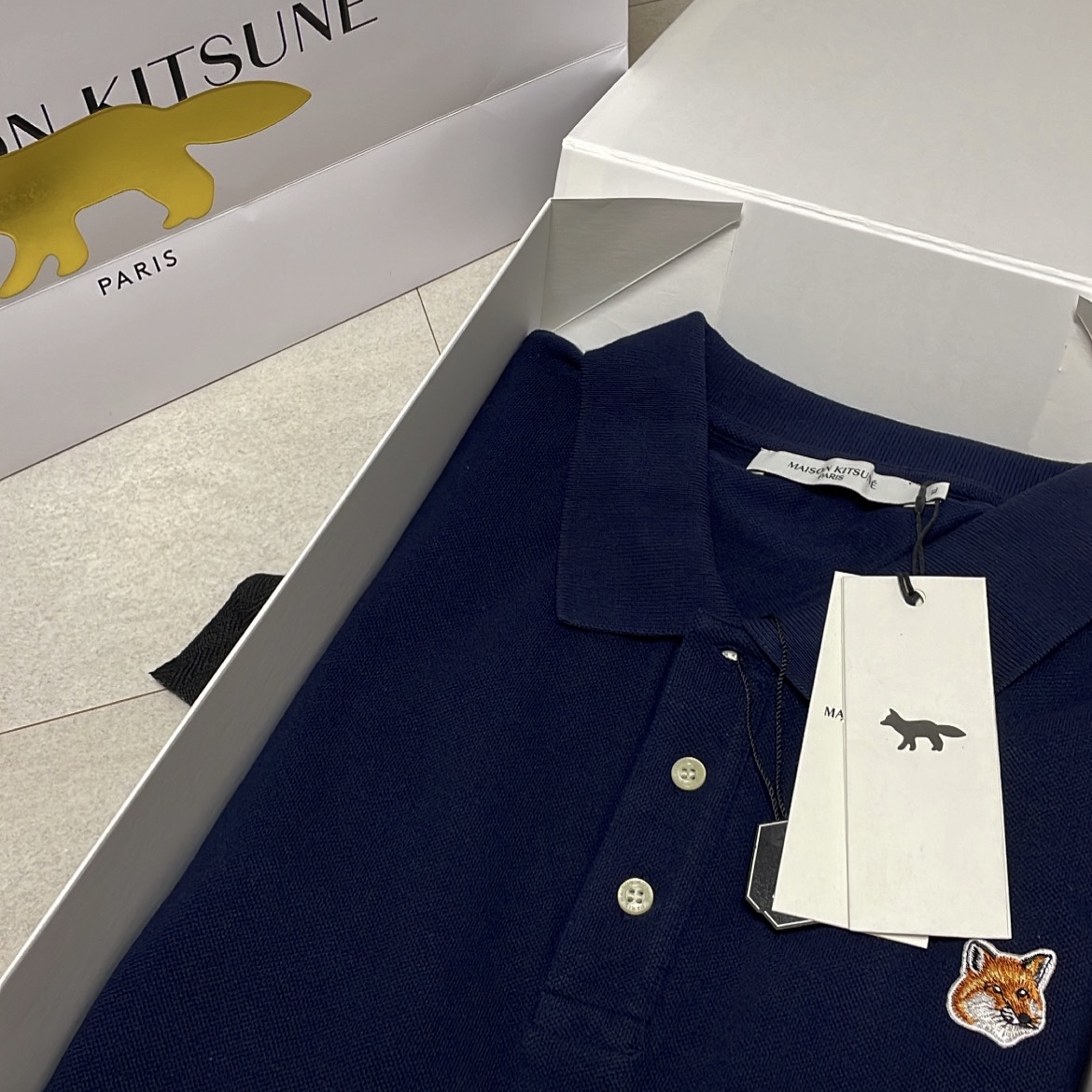 Maison Kitsune Fox Head Patch Classic Polo Navy 착용 스타일