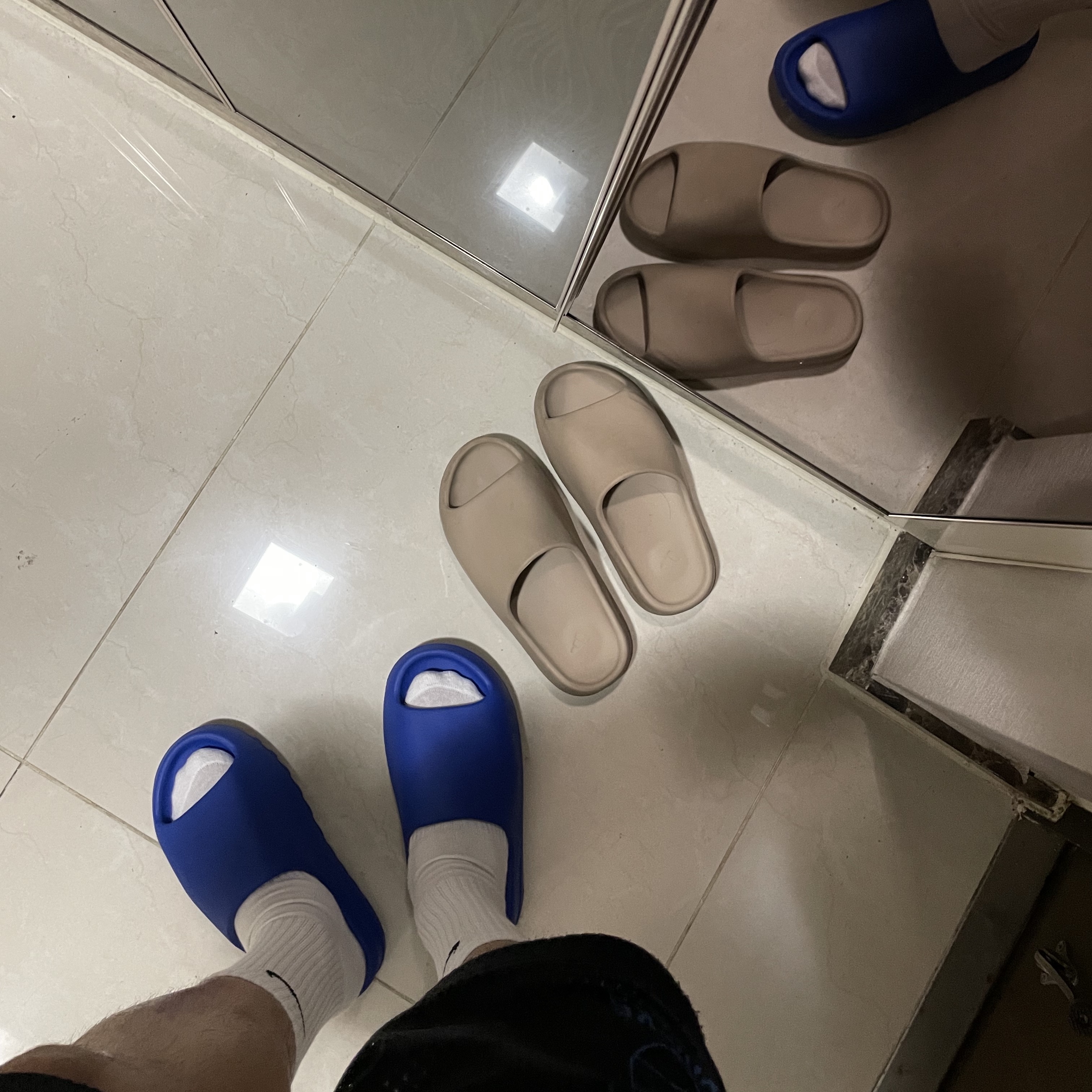Adidas Yeezy Slide Azure, Adidas Yeezy Slide Pure 착용 스타일
