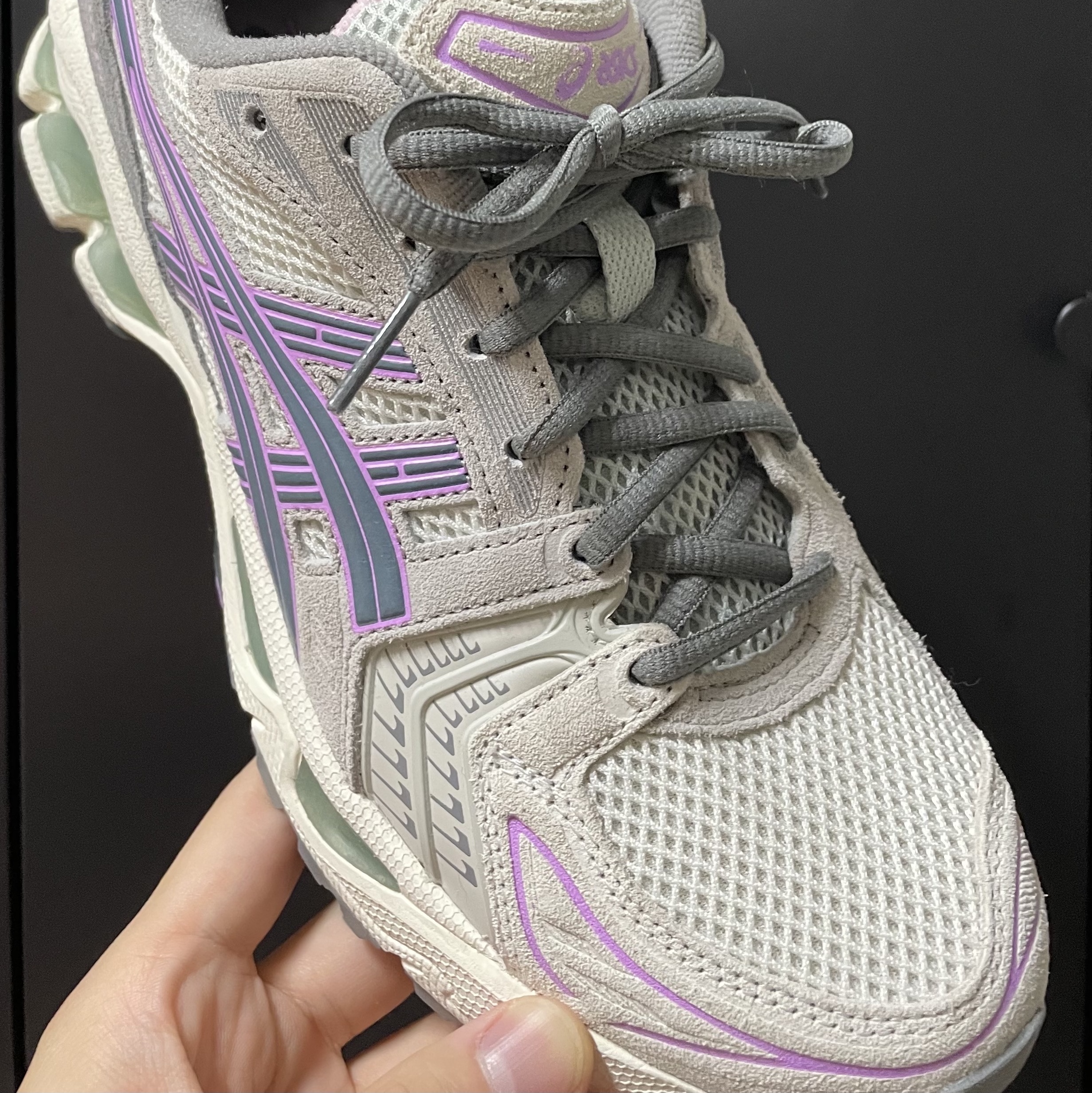 (W) Asics Gel-Kayano 14 Birch Ironclad 착용 스타일