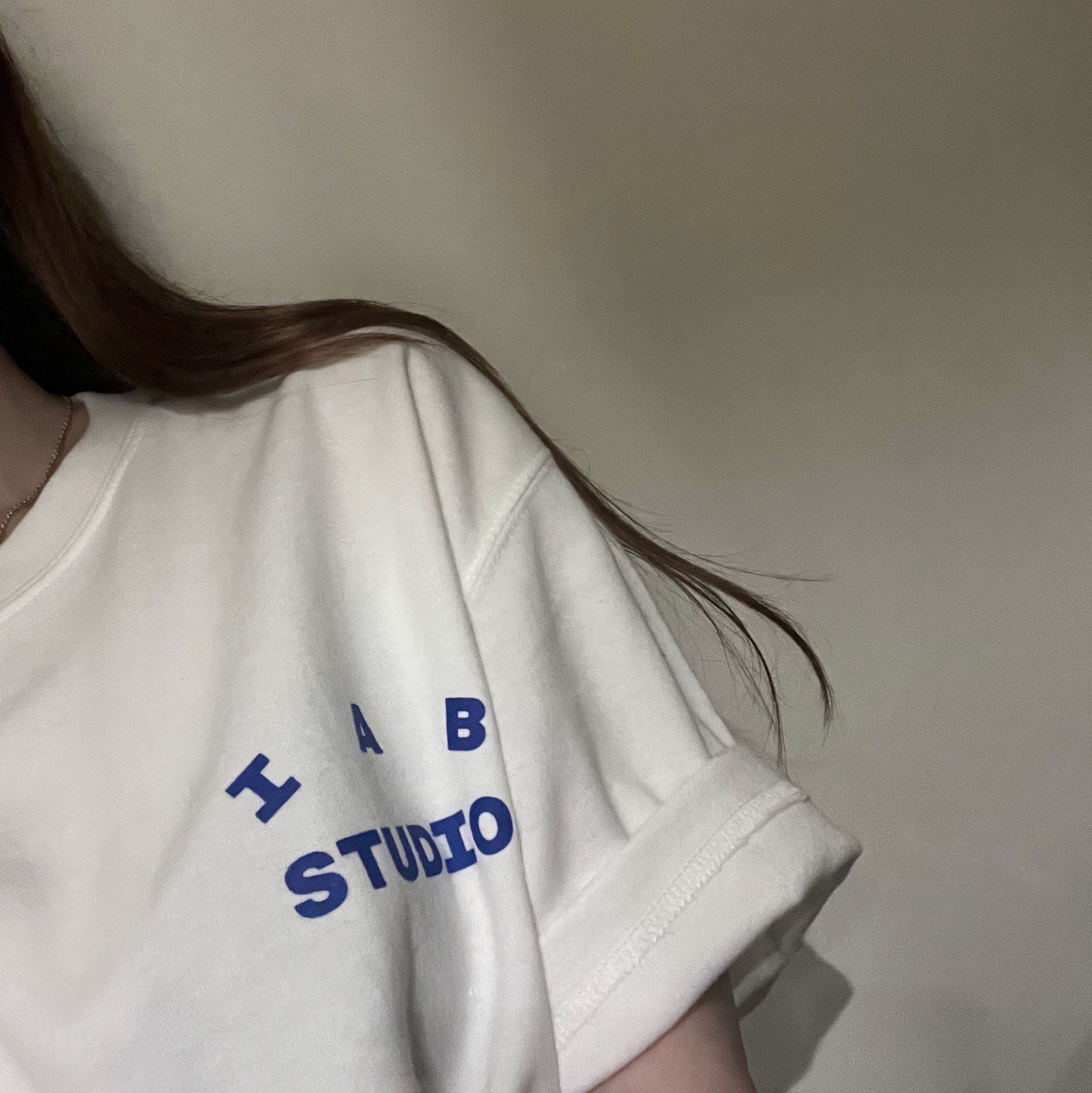 IAB Studio 10th Anniversary T-Shirts Pack White & Black (2 Pack), IAB Studio 10th Anniversary T-Shirt White 착용 스타일