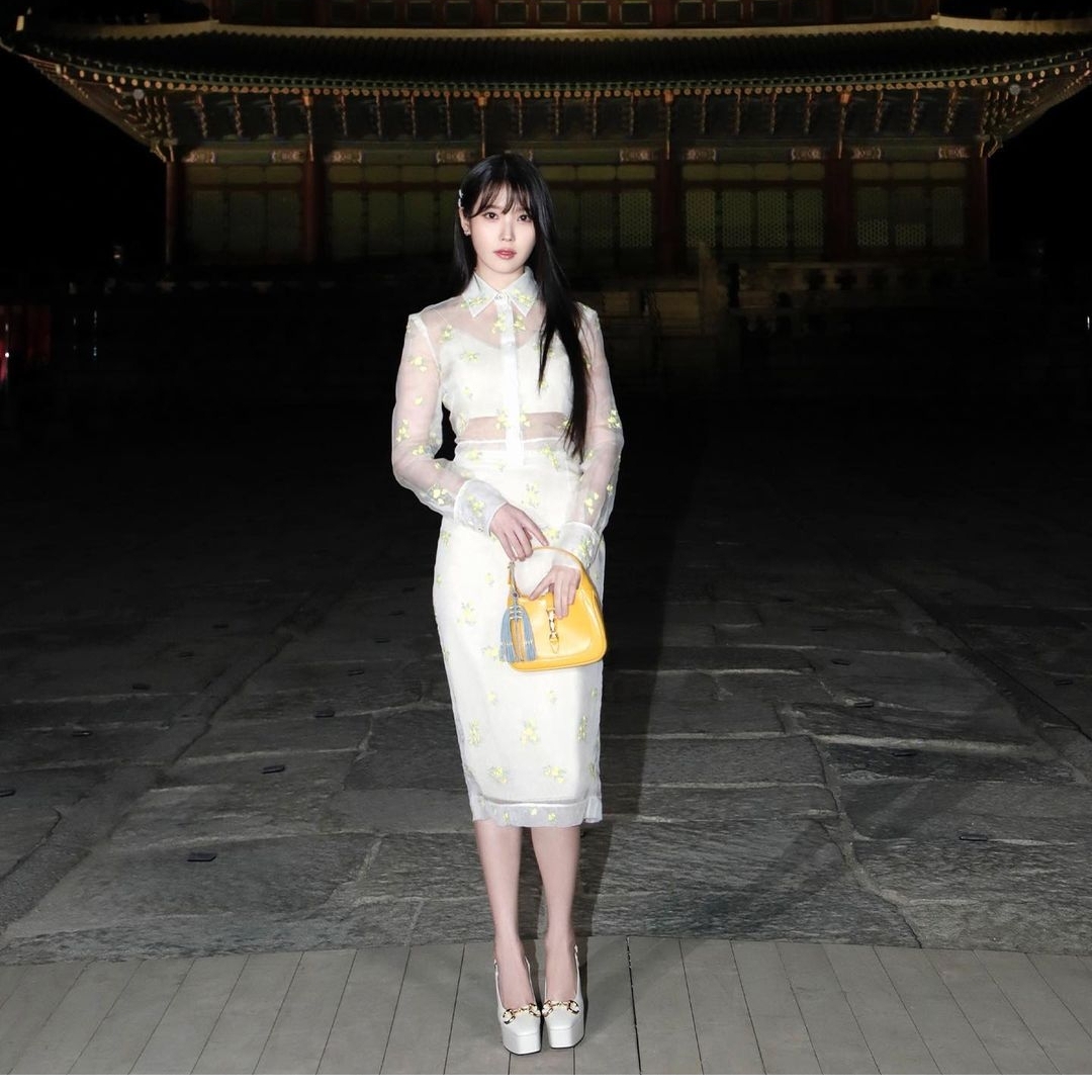 (W) Gucci High Heel Pumps White 착용 스타일 - 1