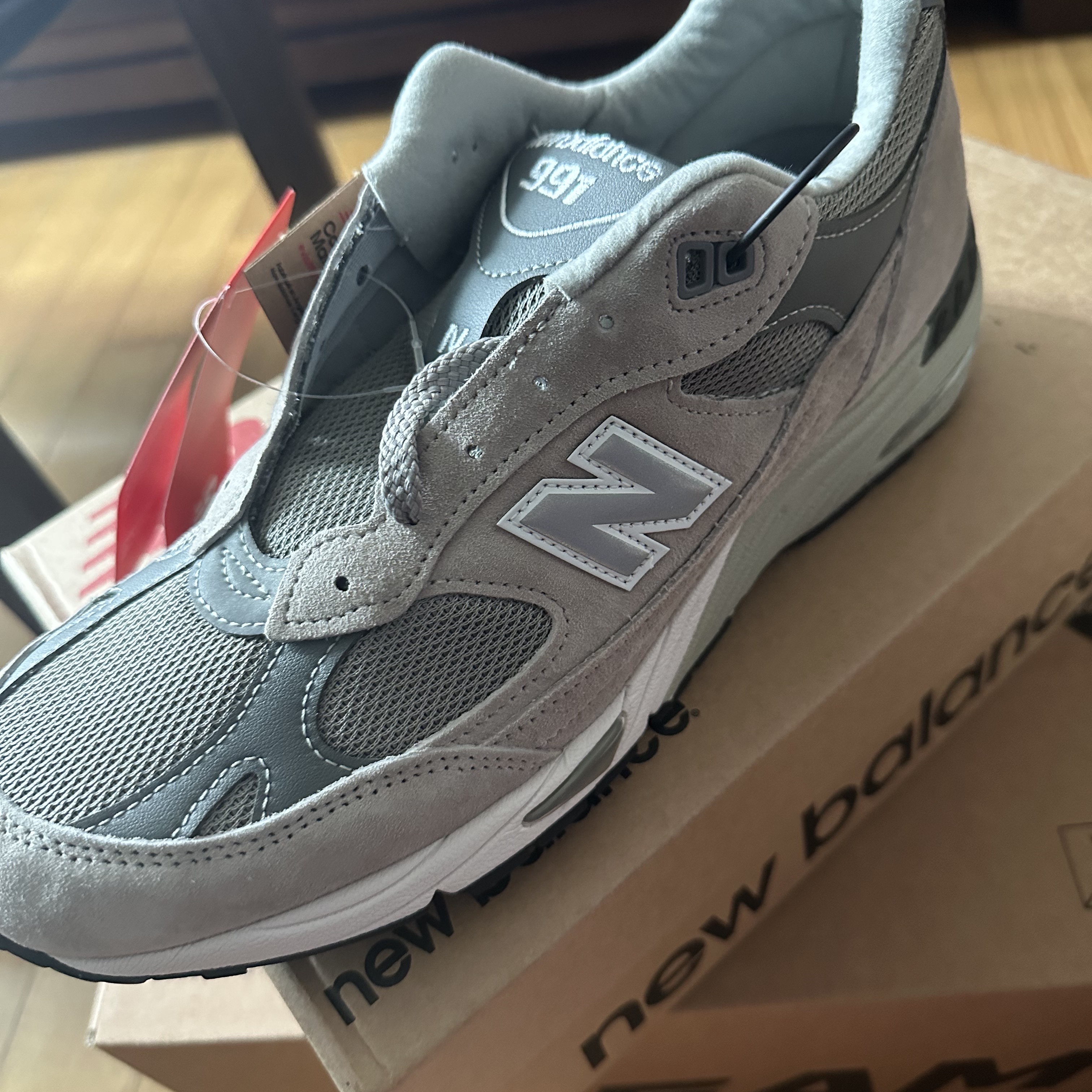New Balance 991 Made in UK Grey 착용 스타일 - 1