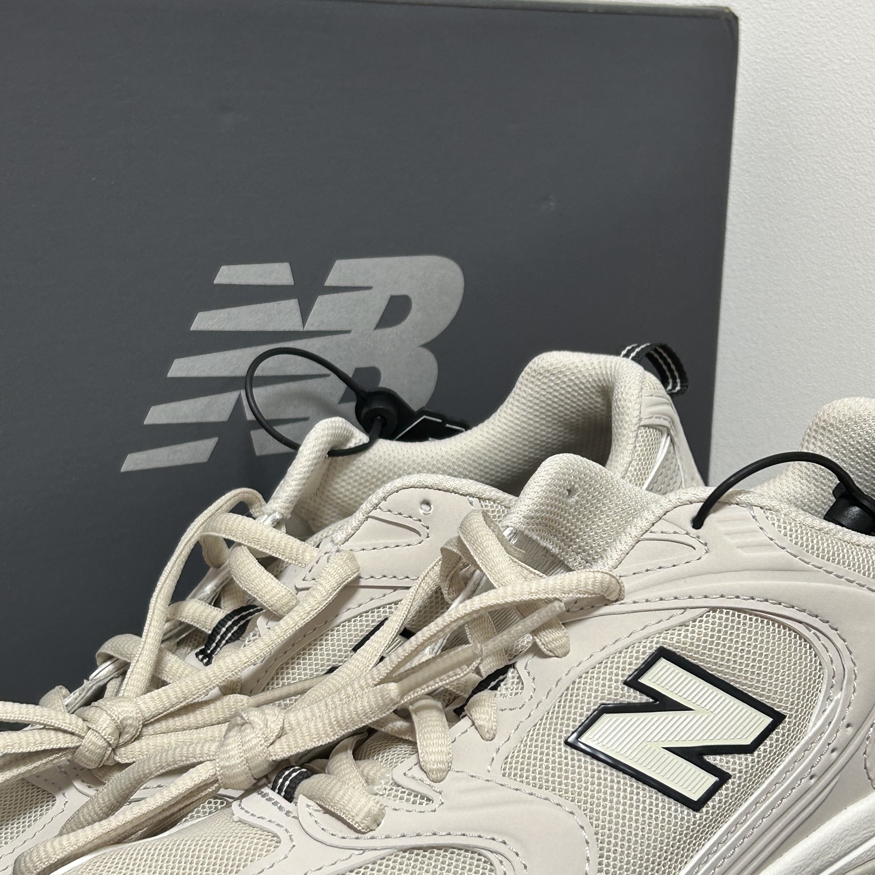 New Balance 530 Ivory 착용 스타일 - 2
