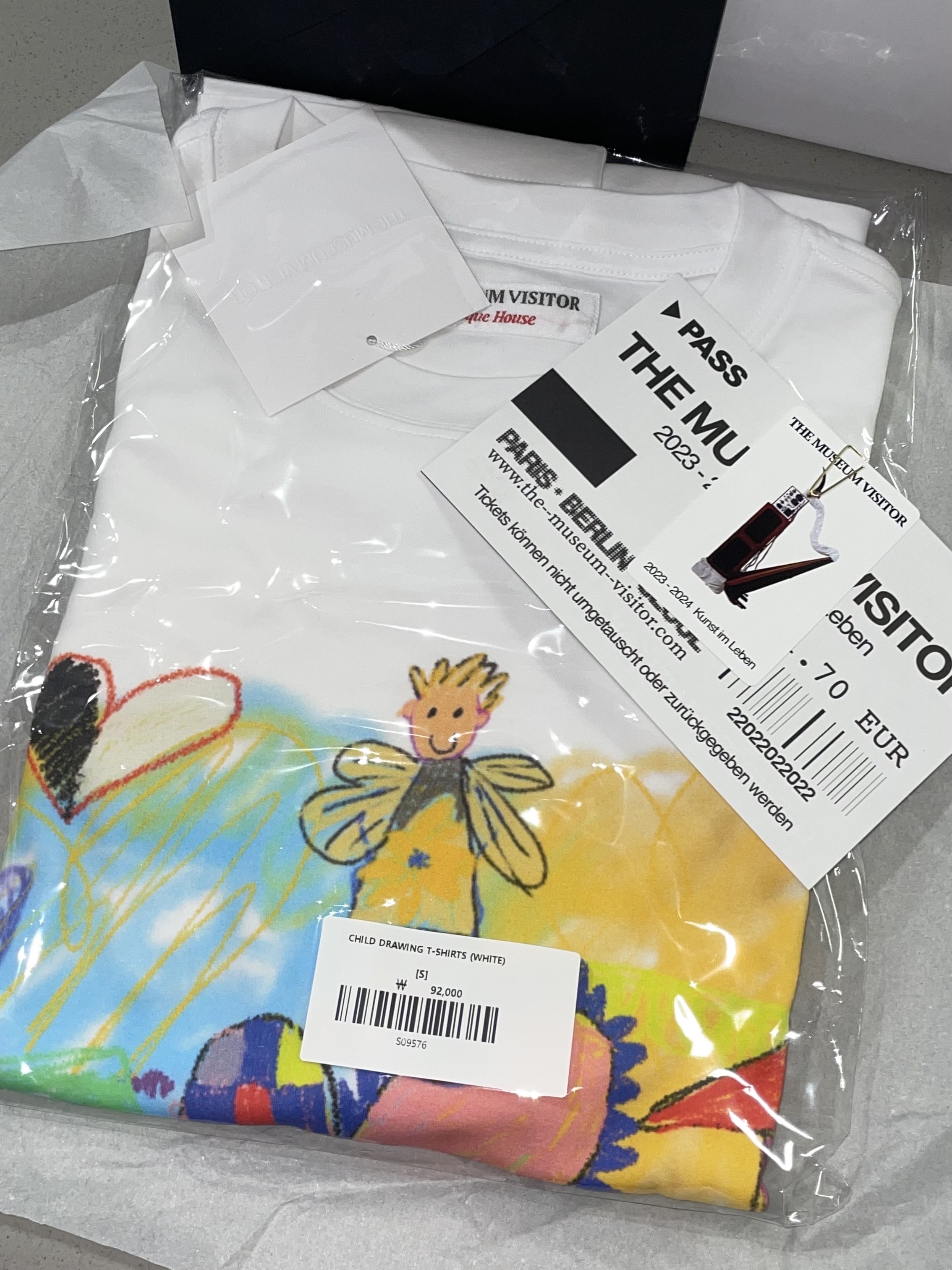 The Museum Visitor Child Drawing T-Shirts White 착용 스타일 - 1