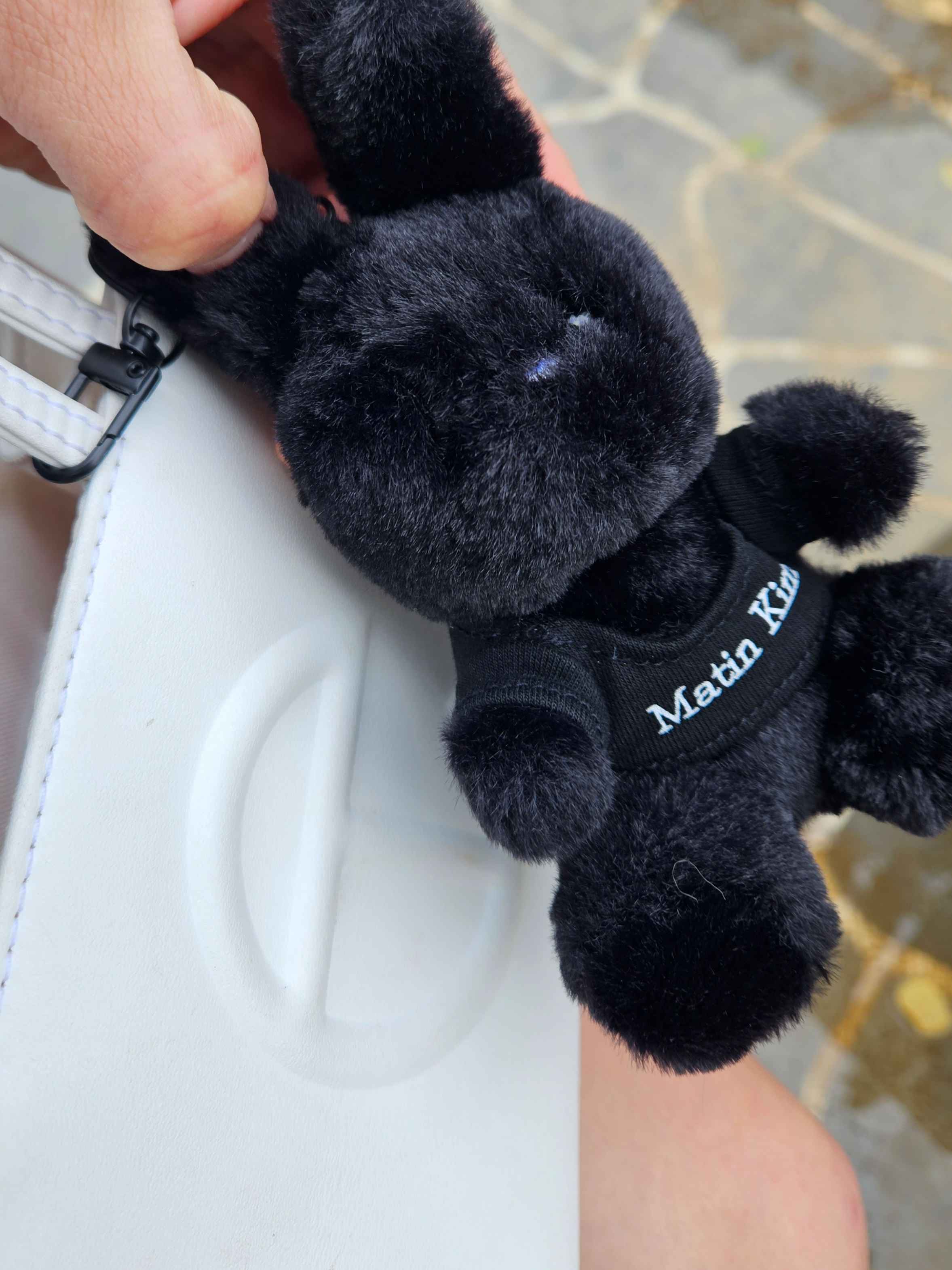 Matin Kim Black Bunny Toy Keyring Black, Telfar Small Shopping Bag White 착용 스타일