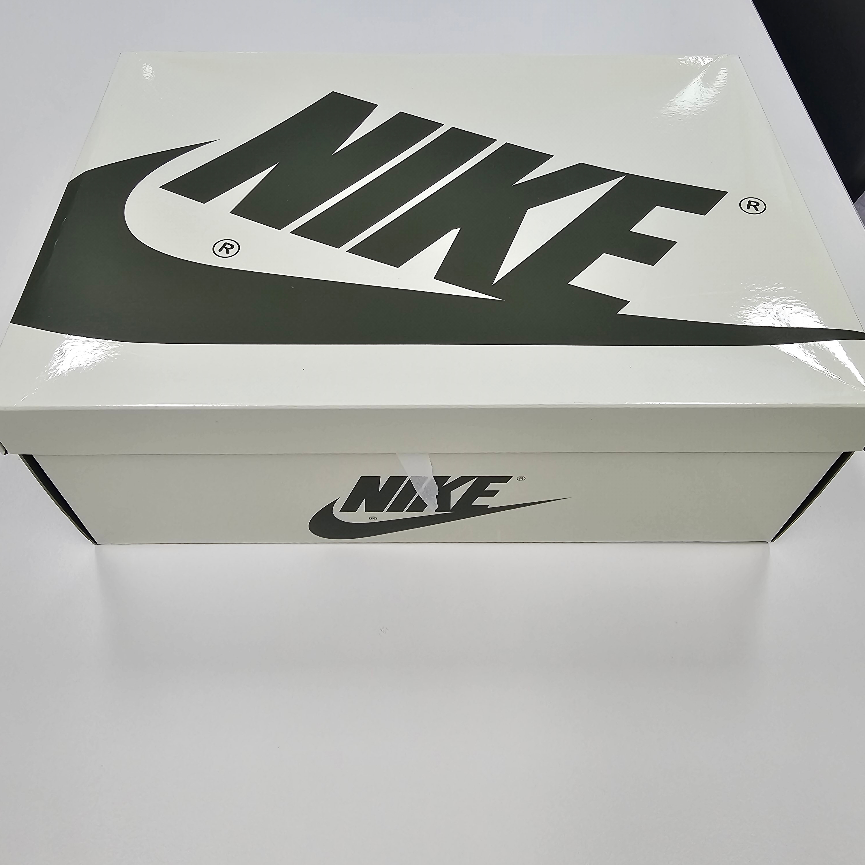 (W) Jordan 1 x Travis Scott Retro Low OG SP Medium Olive 착용 스타일 - 1