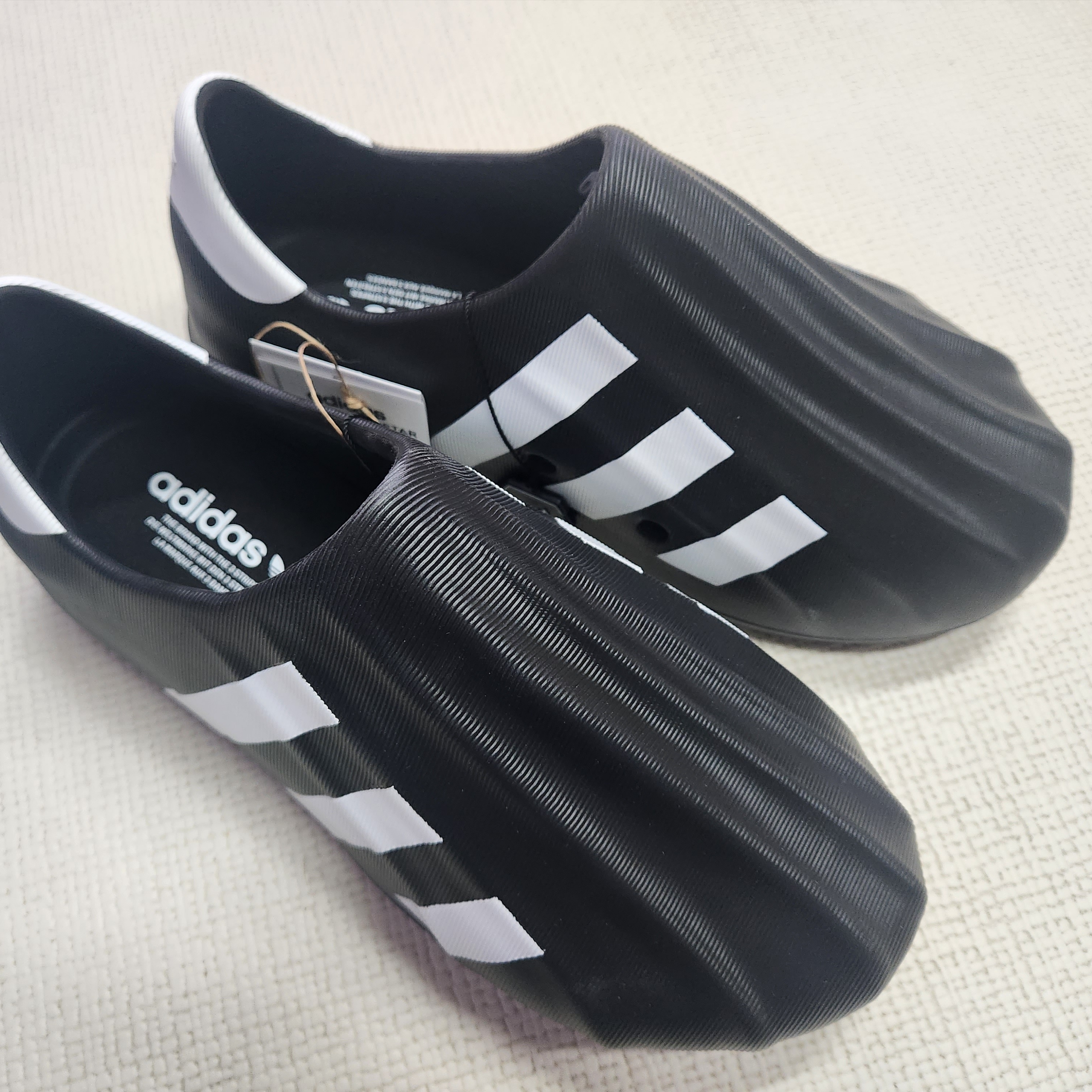 Adidas Adifom Superstar Core Black Cloud White 착용 스타일 - 1