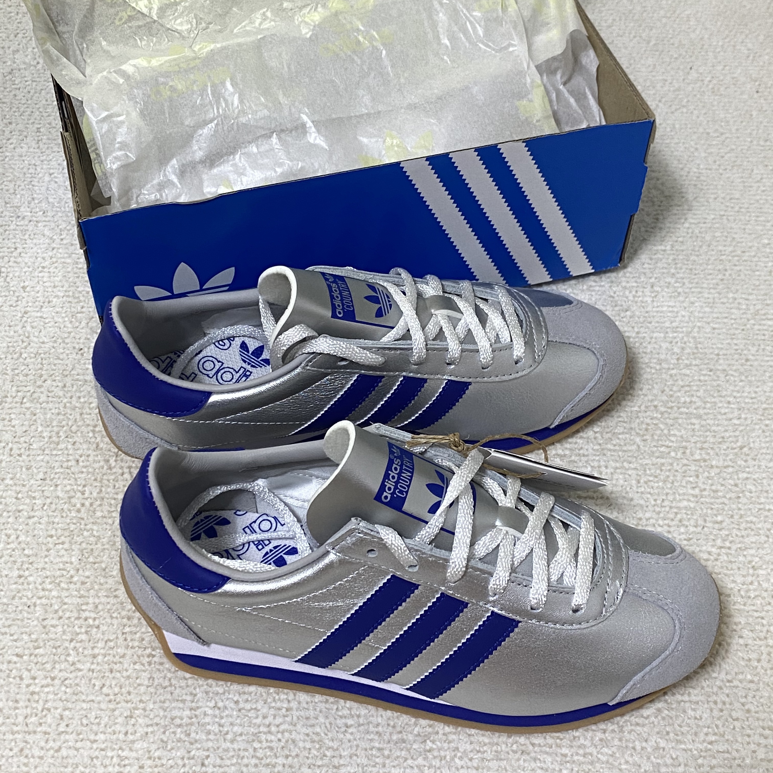 Adidas Country OG Matte Silver Bright Blue 착용 스타일 - 1