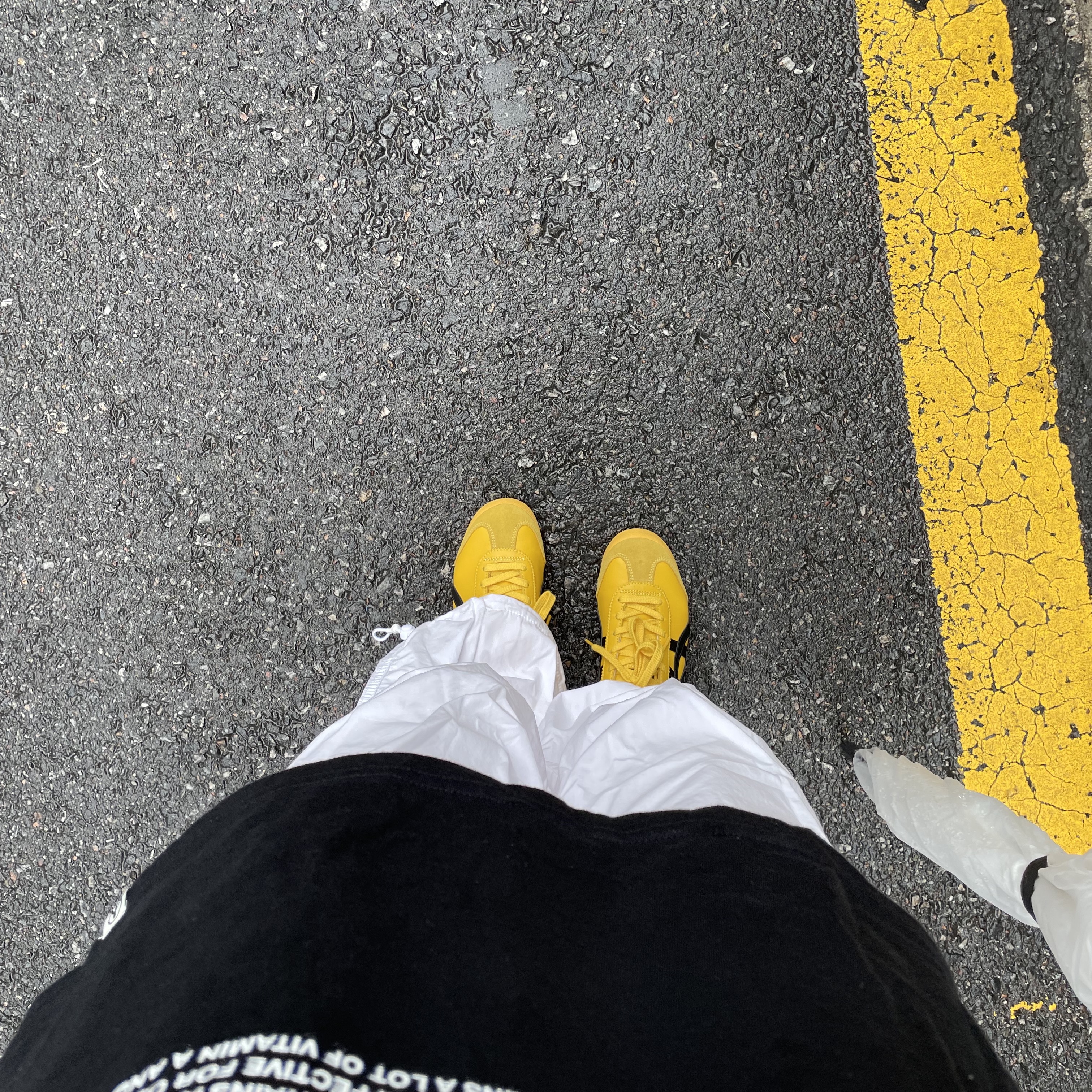 Onitsuka Tiger Mexico 66 Yellow Black 착용 스타일 - 2