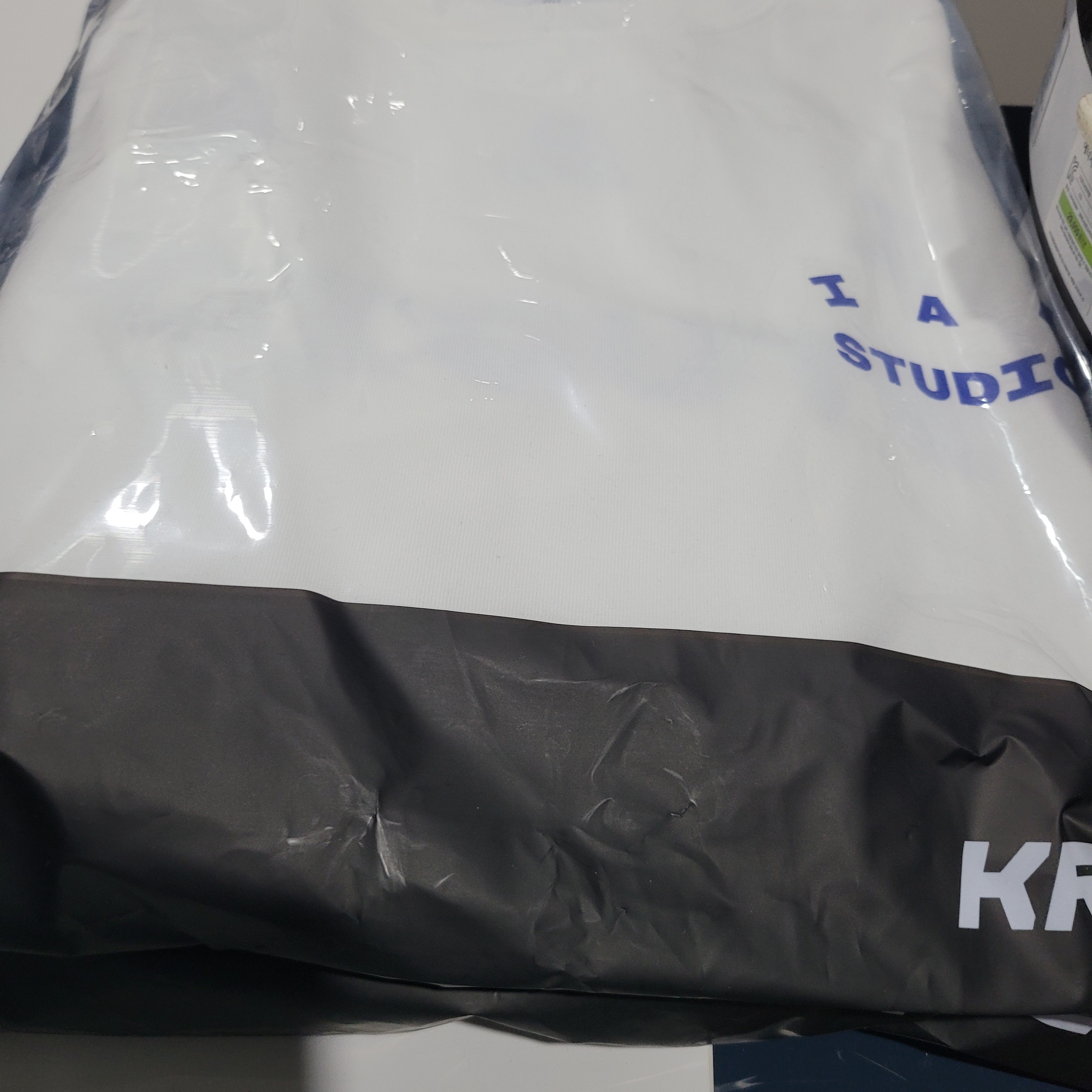 IAB Studio 10th Anniversary T-Shirts Pack White & Black (2 Pack) 착용 스타일