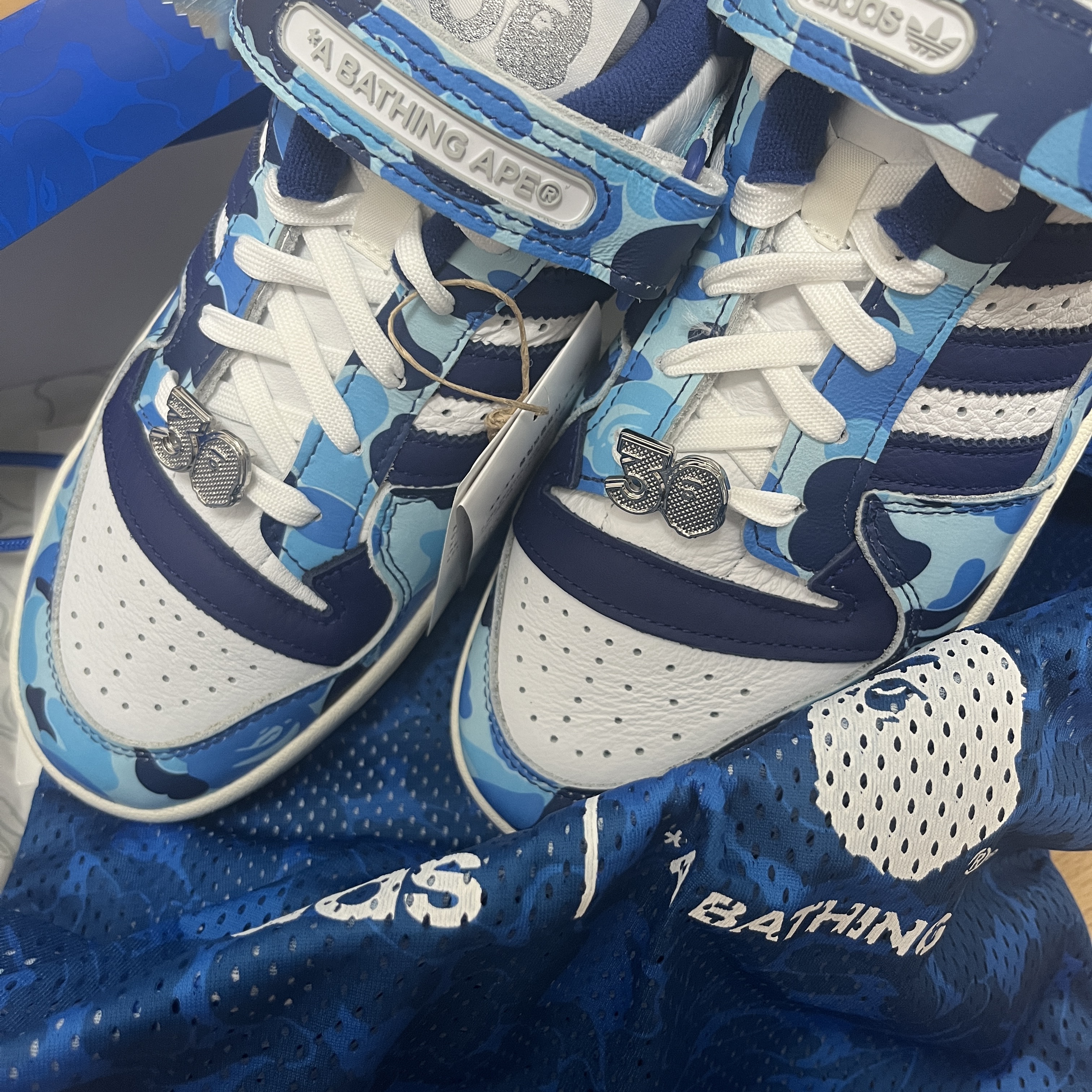 Adidas x BAPE Forum 84 Low Blue Camo 착용 스타일 - 1