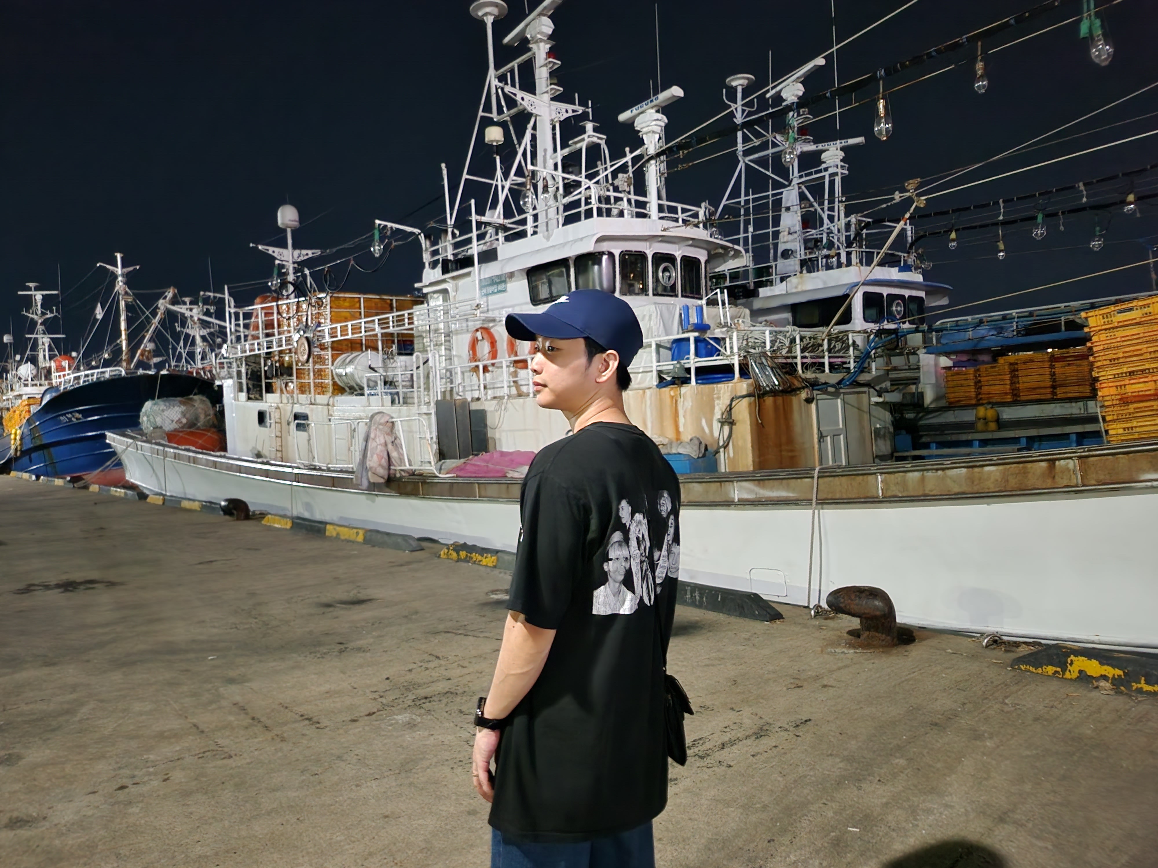 Stussy x Martine Rose Collage Pigment Dyed T-Shirt Black 착용 스타일