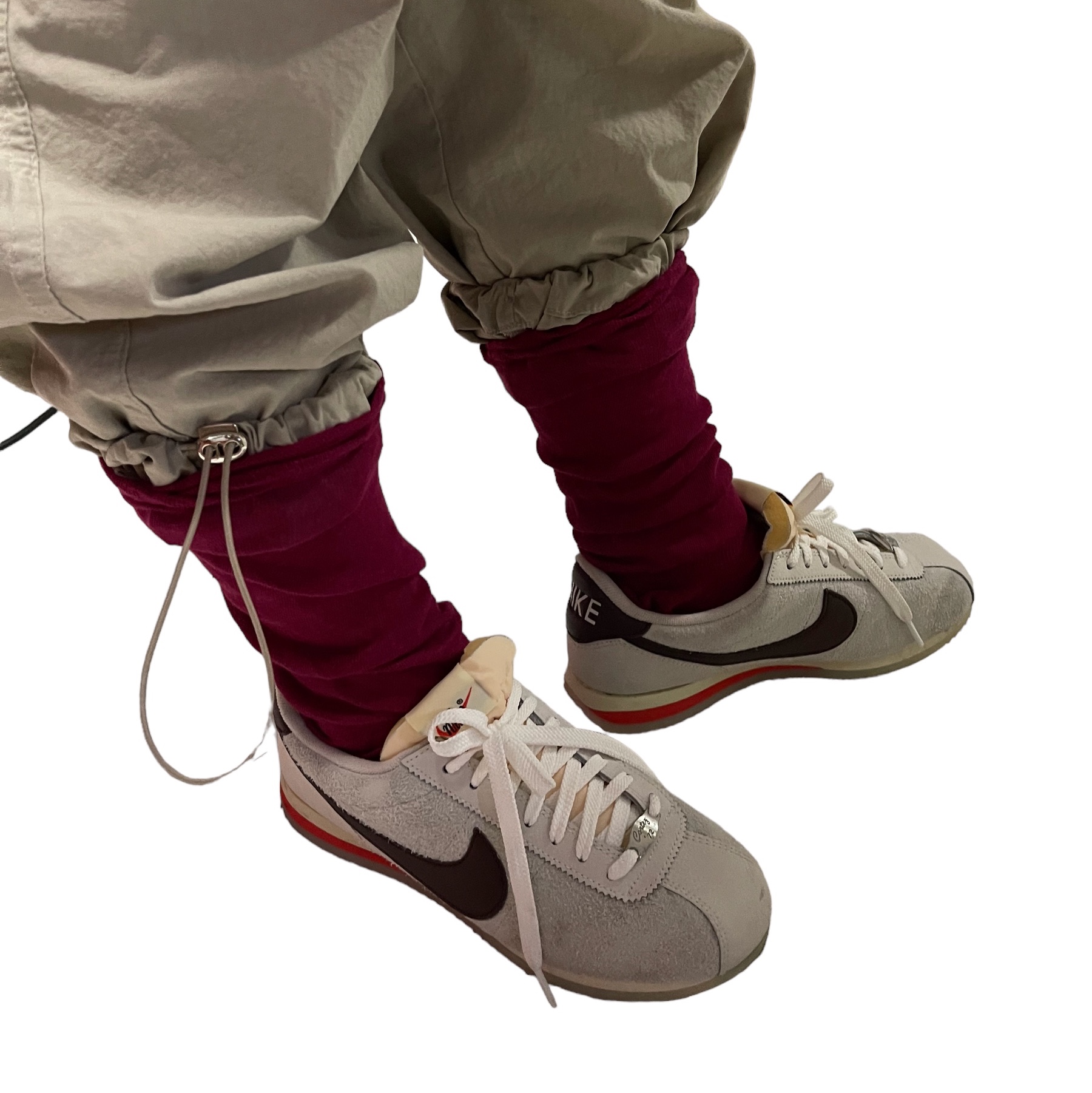 (W) Nike Cortez 23 Orewood Brown and Earth 착용 스타일 - 2