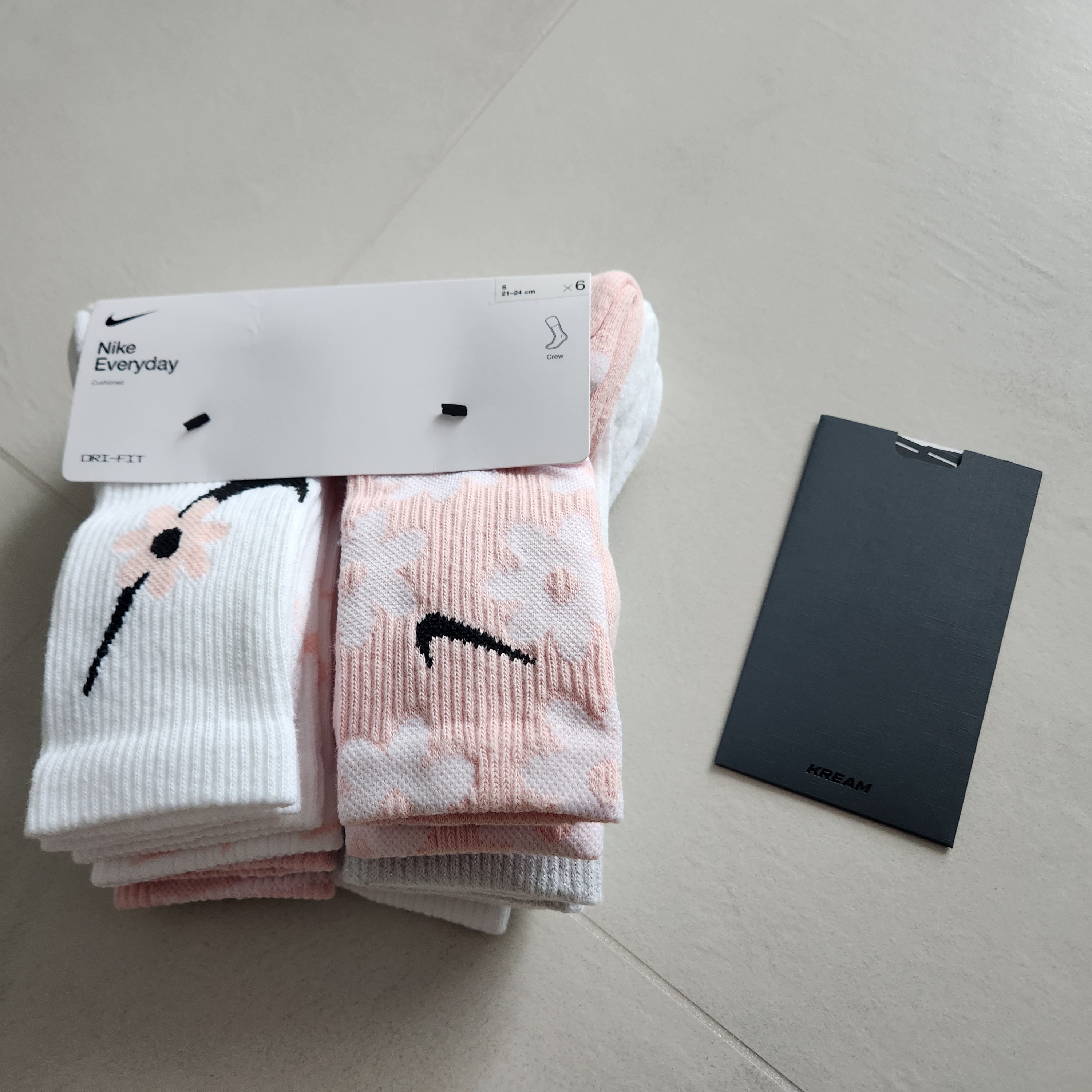(Kids) Nike Everyday Plus Socks Pink White (6 Pack/Korean Ver.) 착용 스타일