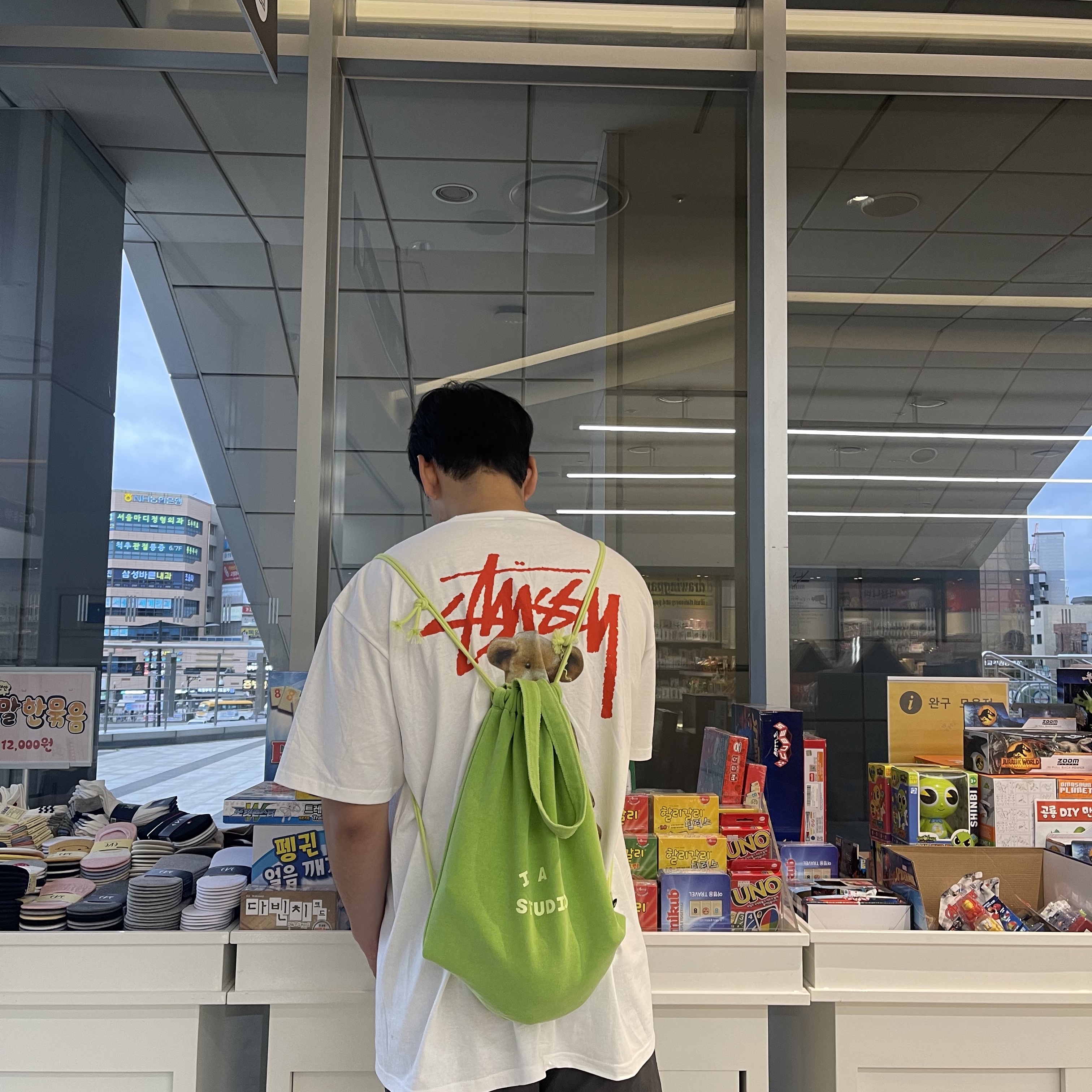 Stussy Built Tough T-Shirt White, IAB Studio Pigment Sack Apple Green 착용 스타일 - 2