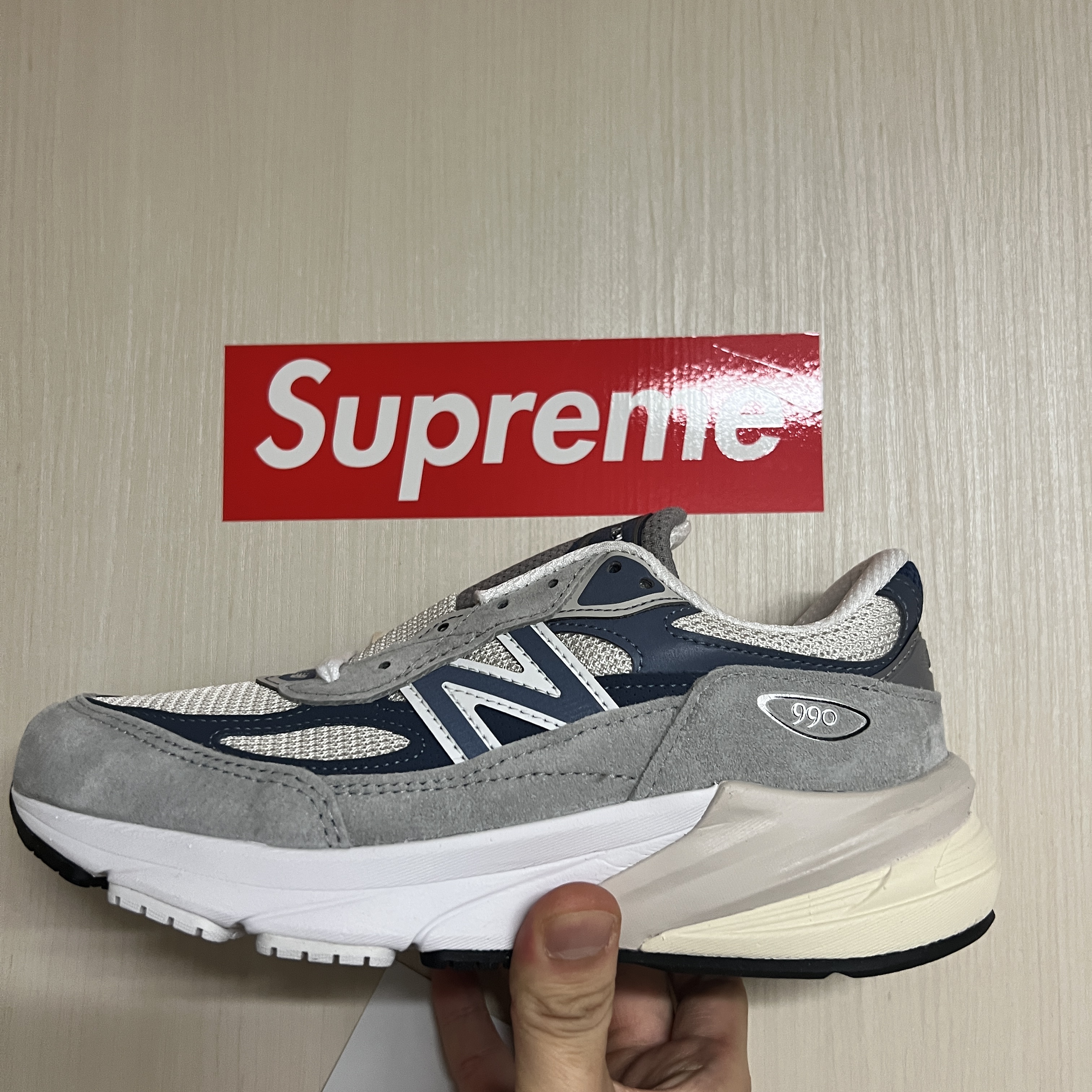 New Balance 990v6 Made in USA Gray Suede 착용 스타일