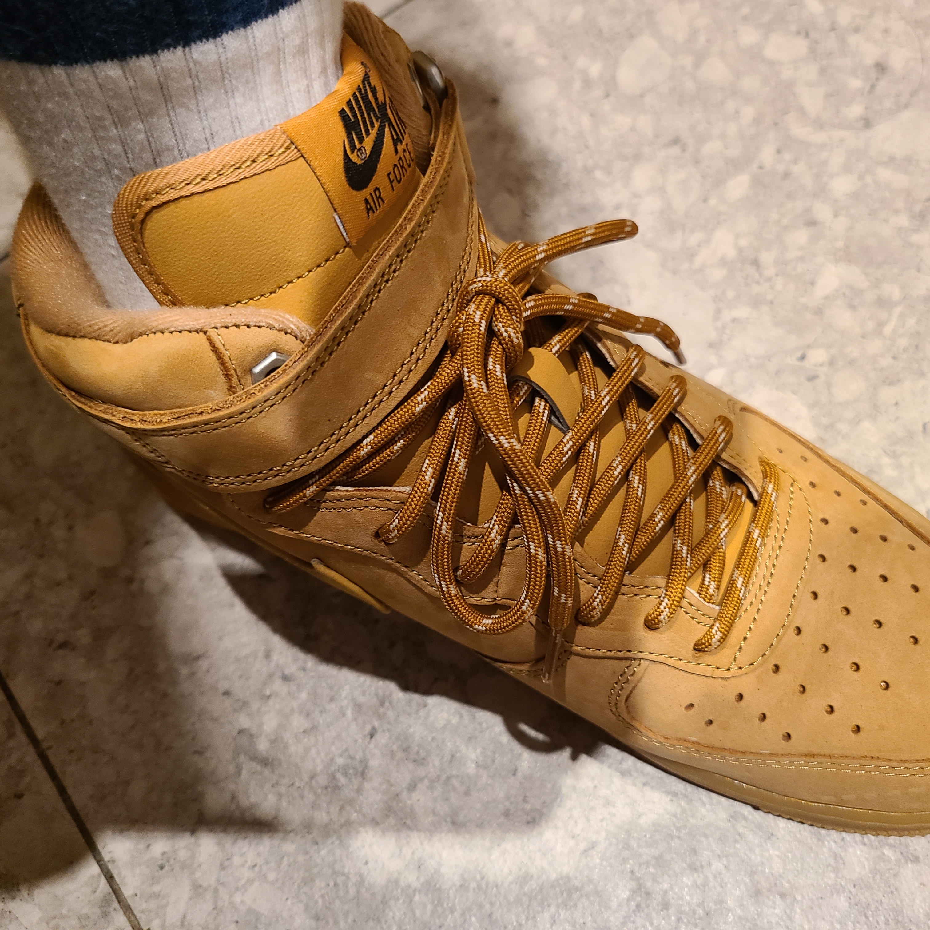 Nike Air Force 1 Mid '07 WB Flax 착용 스타일