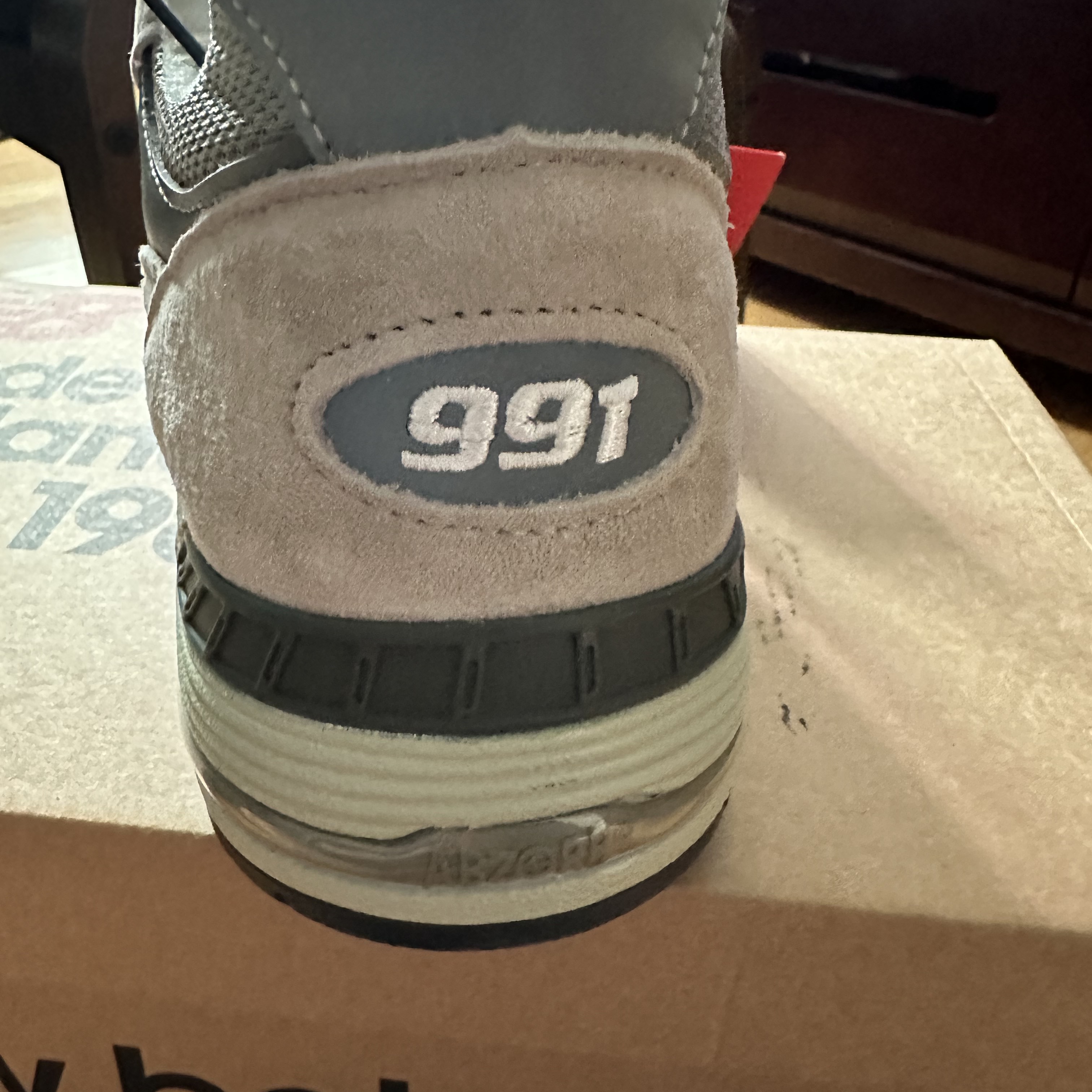 New Balance 991 Made in UK Grey 착용 스타일 - 2