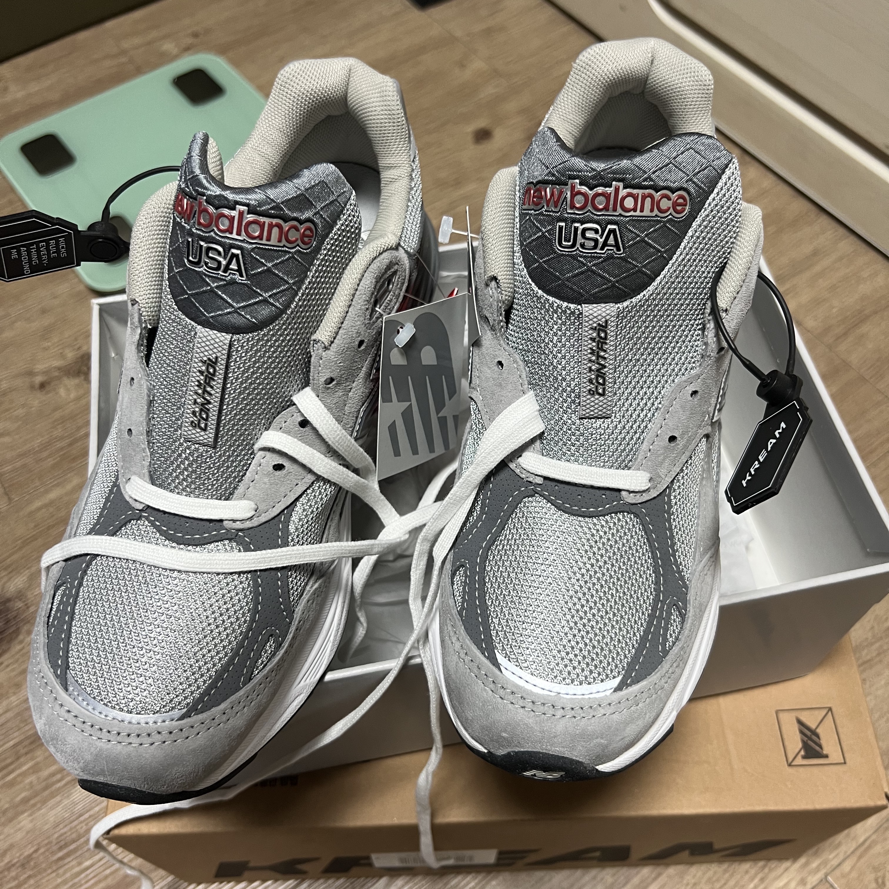 New Balance 990v3 Made in USA Grey - D Standard 착용 스타일 - 1