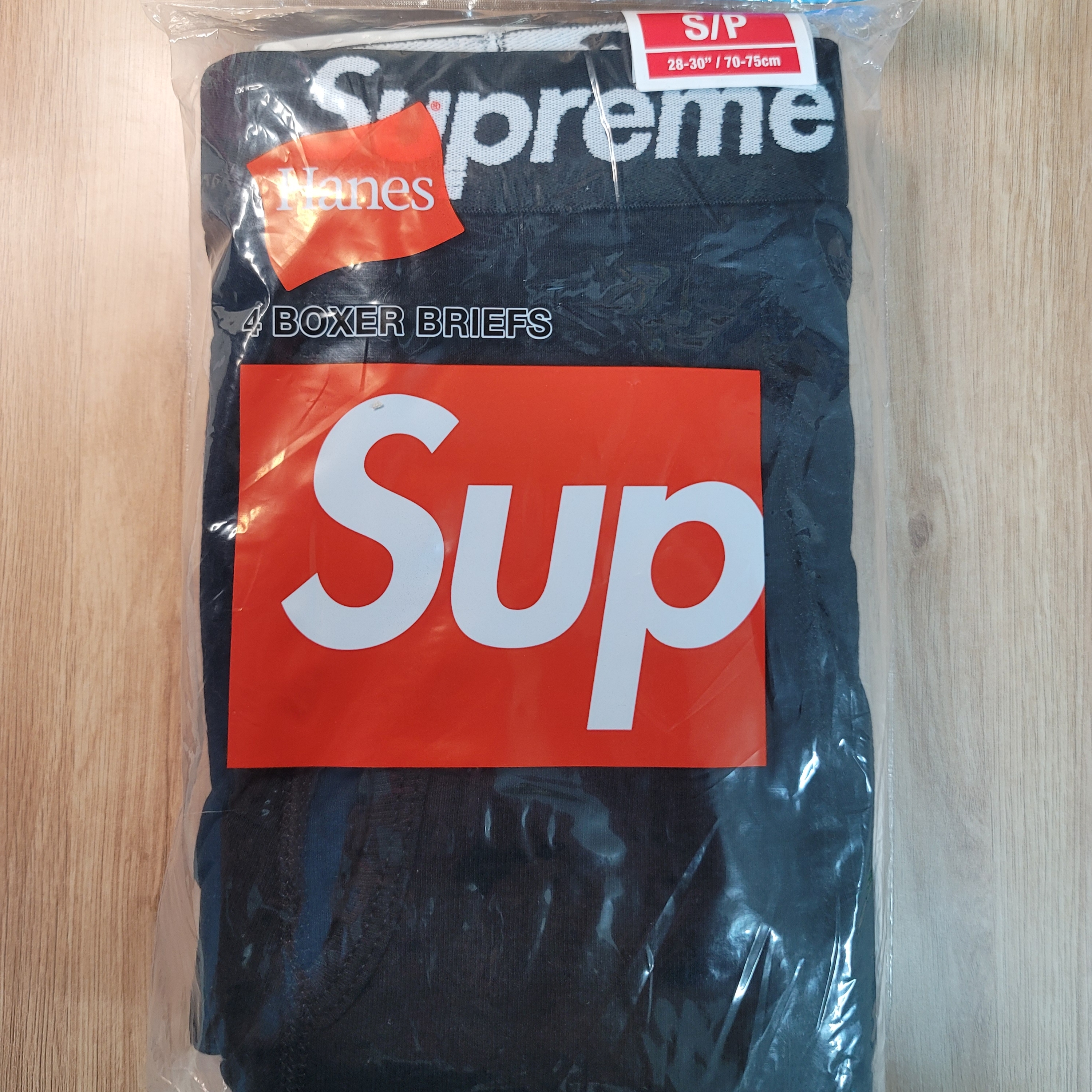Supreme Hanes Boxer Briefs Black (4 Pack) 착용 스타일