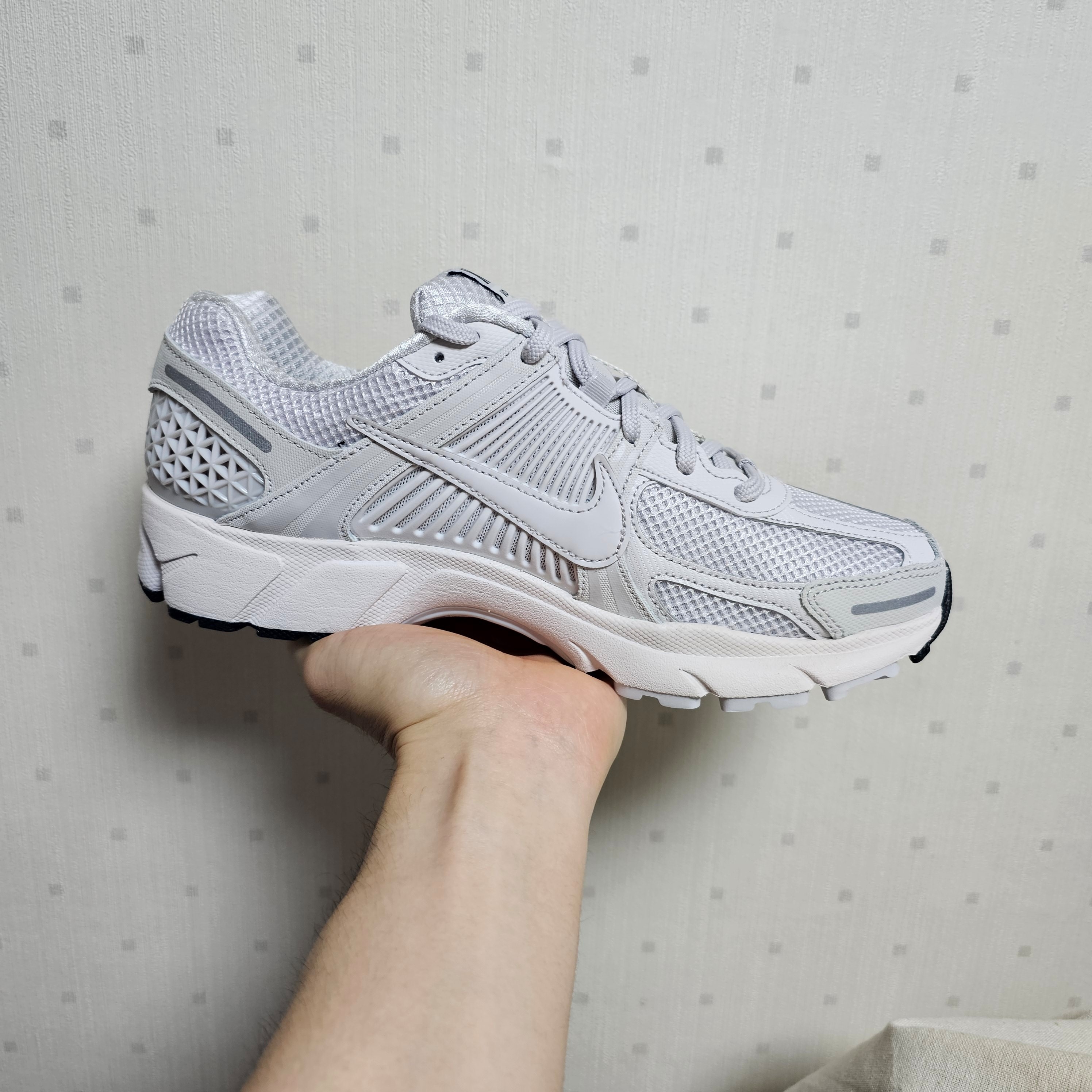 Nike Zoom Vomero 5 SP Vast Grey 2023 착용 스타일 - 5