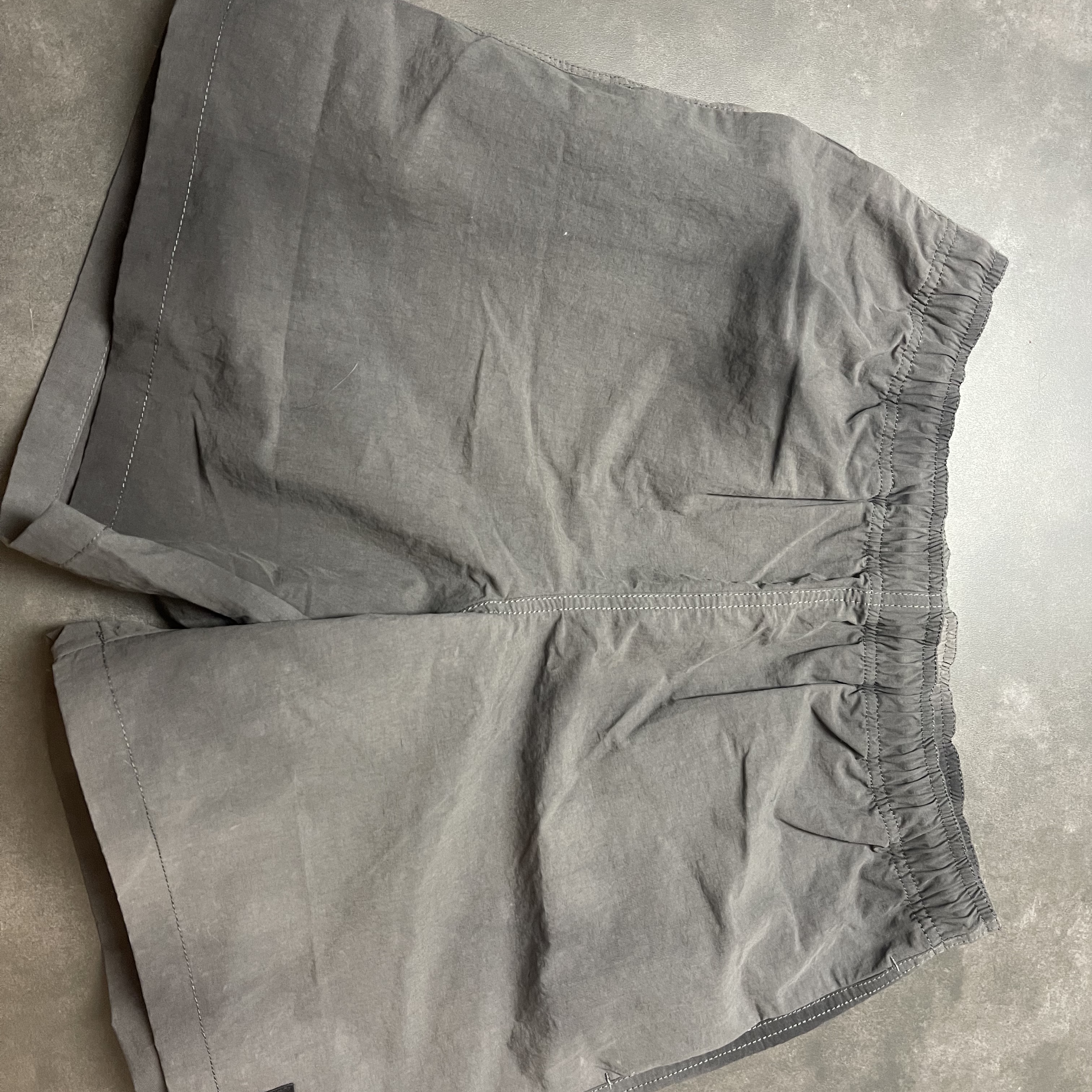 Stussy Wave Dye Nylon Shorts Black 착용 스타일 - 2